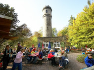 Besucher in der Gaststätte am Nordmannsturm