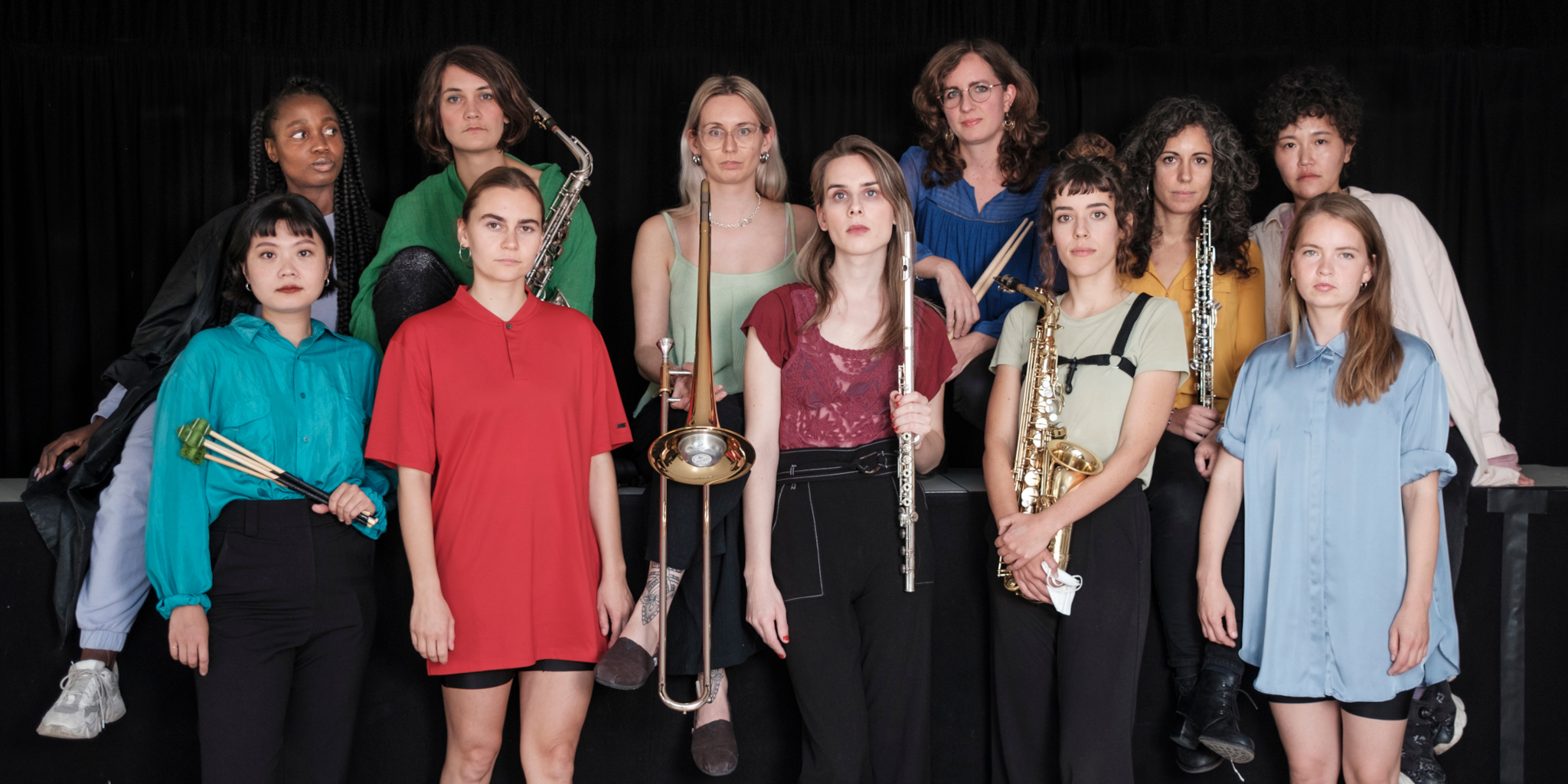 Gruppenfoto mit elf Musikerinnen.