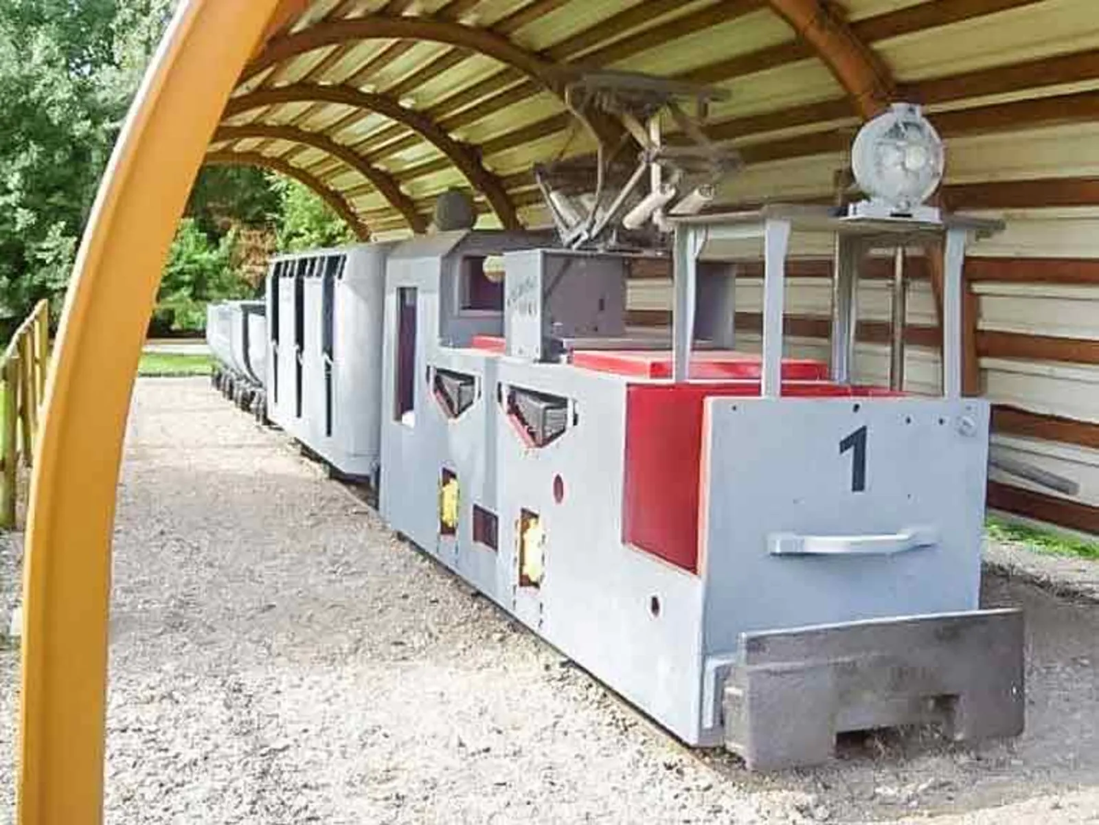 Ein Grubenzug mit Elektro-Lok