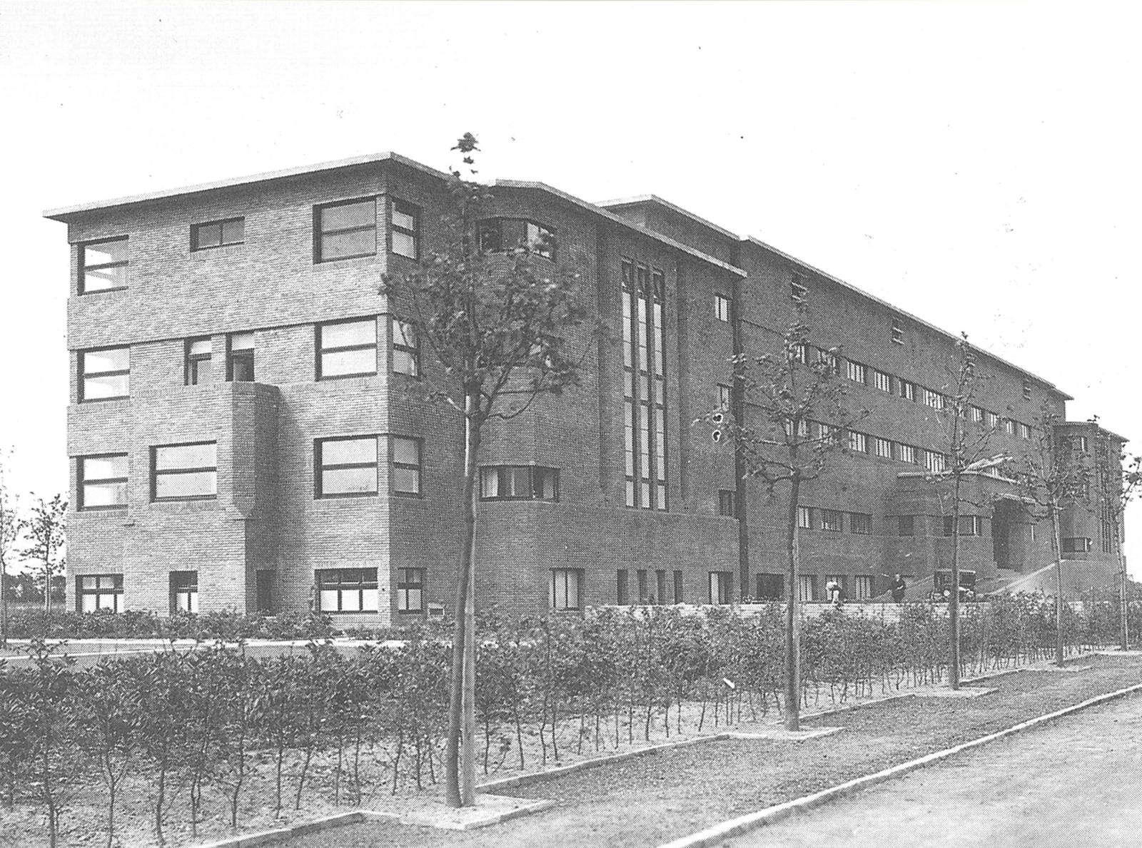 Der Heinemanhof wurde in den Jahren 1929 bis 1930 mit besonders großzügig gestalteten Appartements von dem namhaften Architekten Henry van de Velde errichtet.