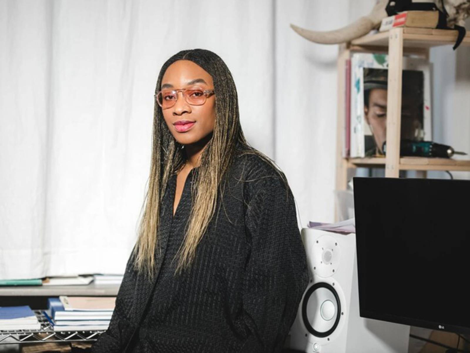 Die Videok&uuml;nstlerin und Filmregisseurin Karimah Ashadu