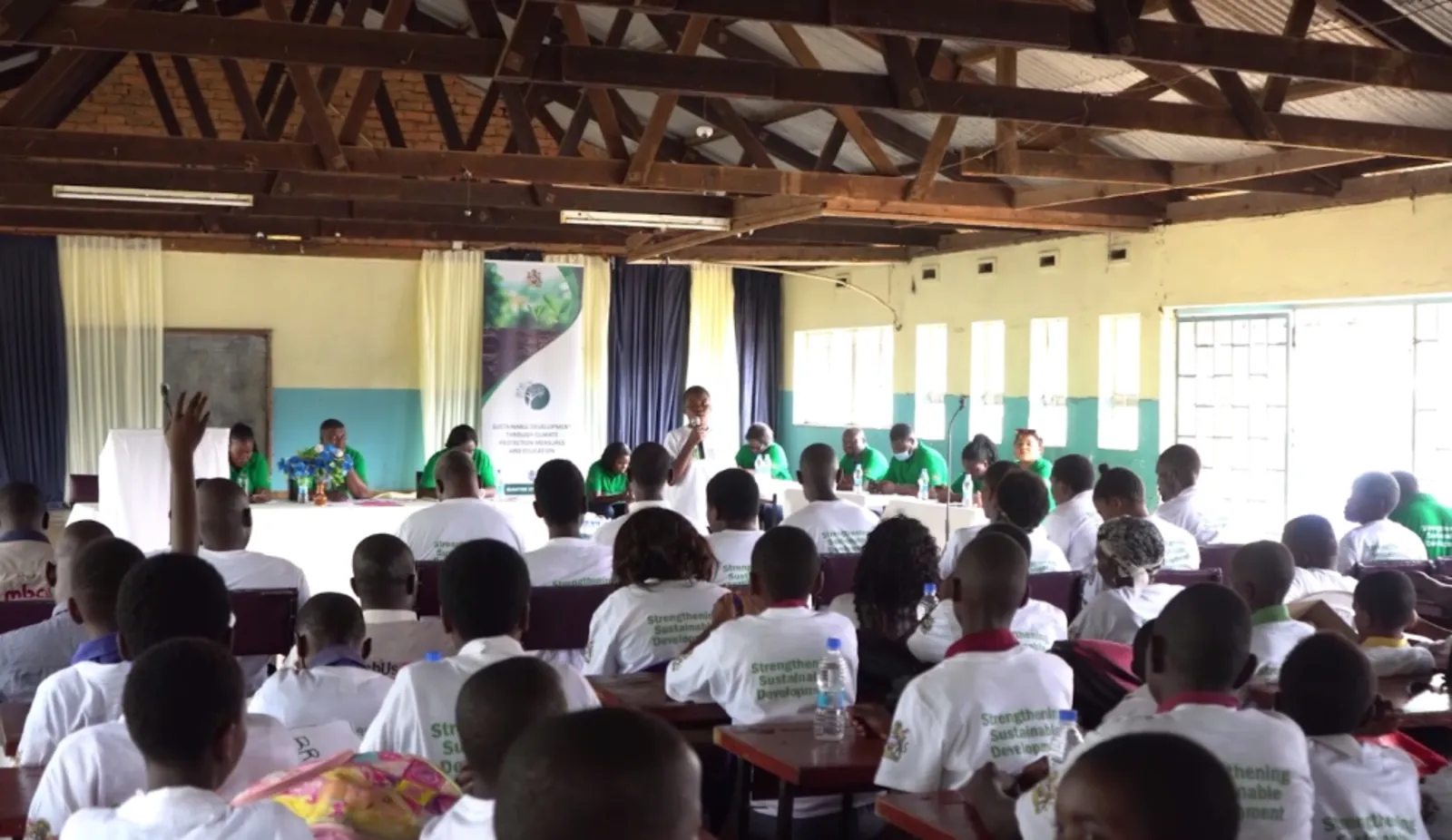 Multiplikator*innen geben ihr Wissen im Wildlife Club (Schul AG) an andere Sch&uuml;ler*innen weiter.