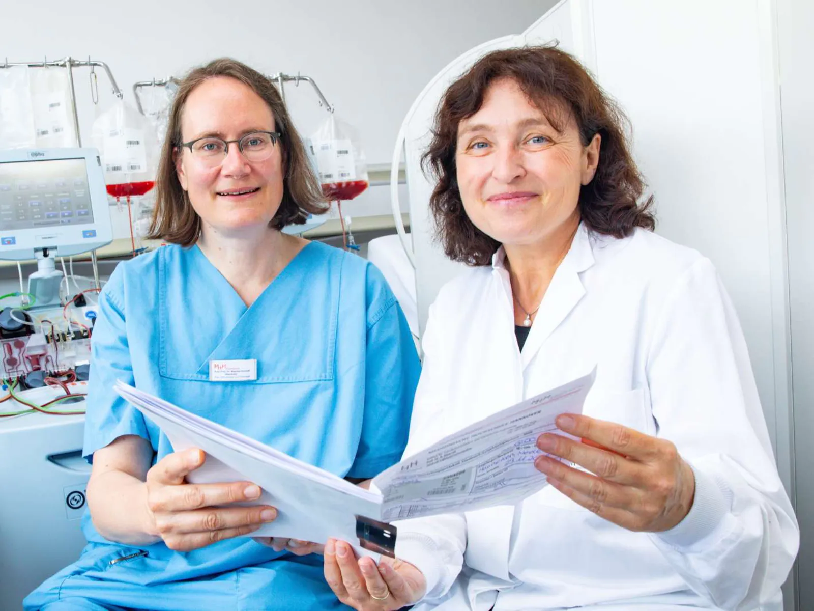Die Professorinnen Dr. Britta Maecker-Kolhoff und Dr. Britta Eiz-Vesper