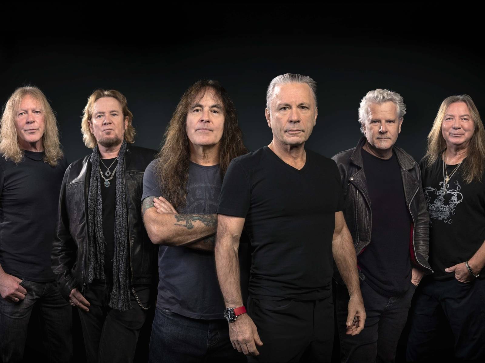 Die sechs Musiker der Band.