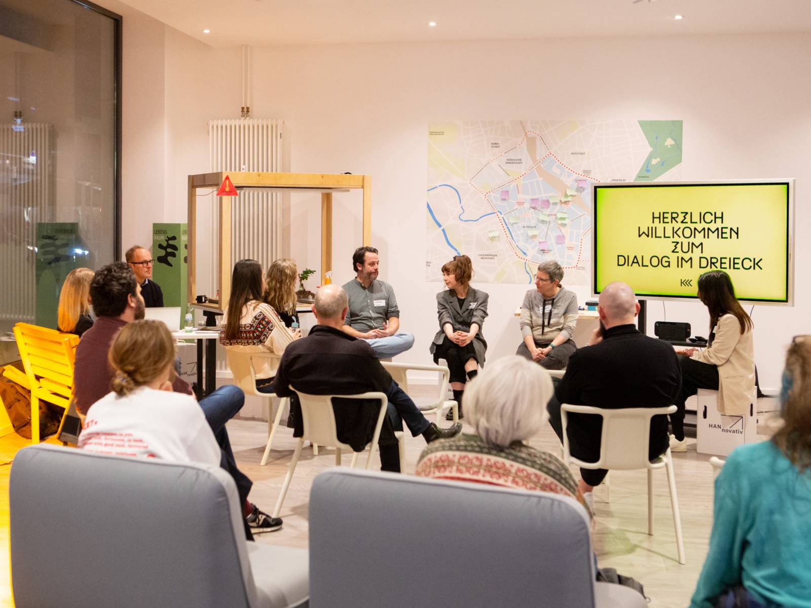 Dialog im Dreieck im Dezember 2025