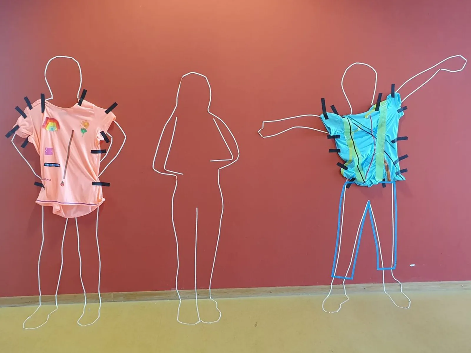 Das Foto ist im Rahmen eines Ferienprojektes zum Thema „TAPE Art – Kunst mit Klebeband“ entstanden