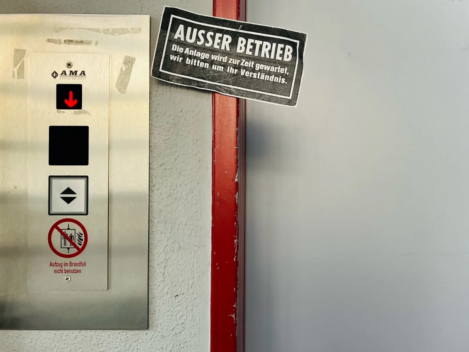 Aufzug außer Betrieb