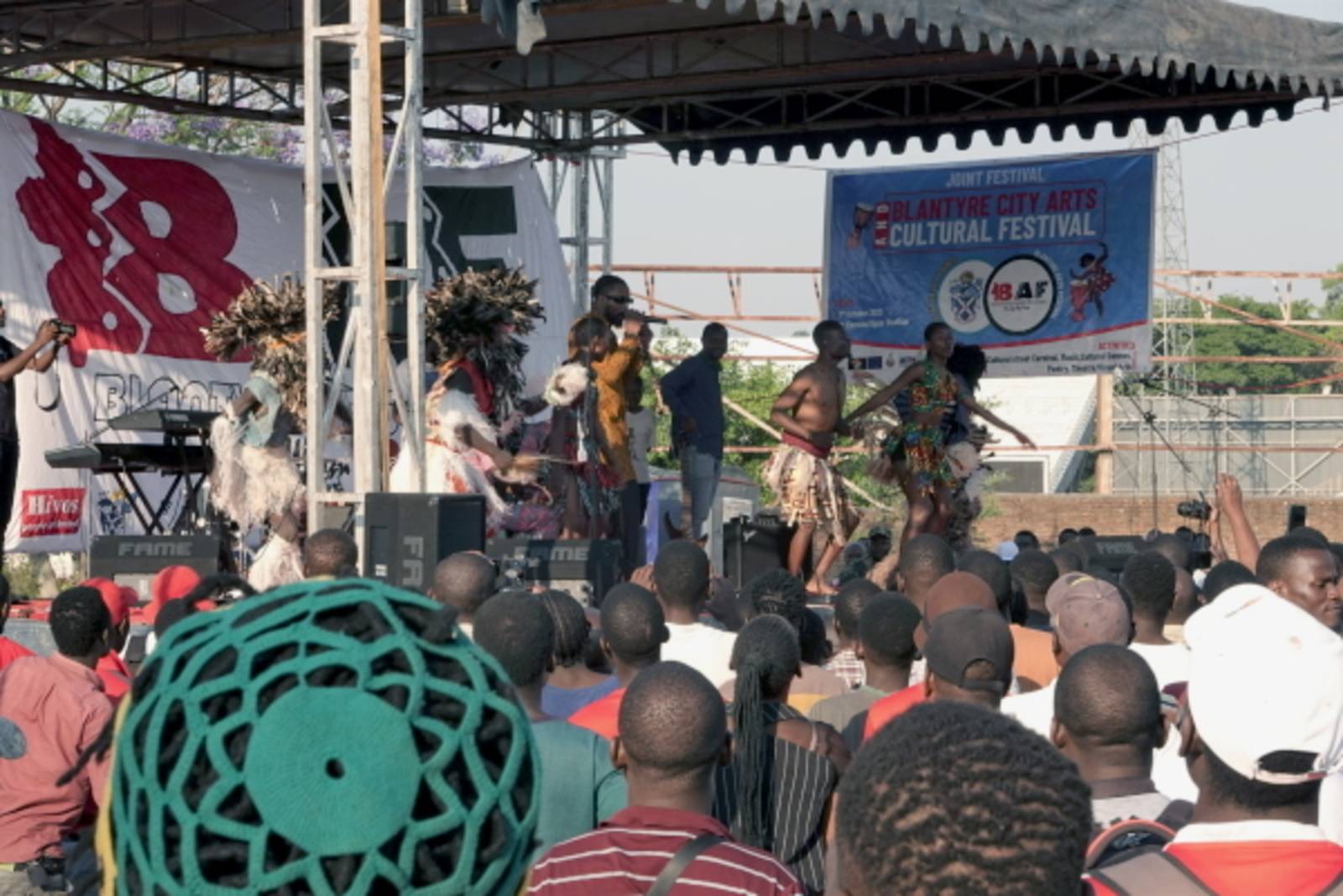 Auftritt von Nyau King beim Blantyre Arts Festival 2023