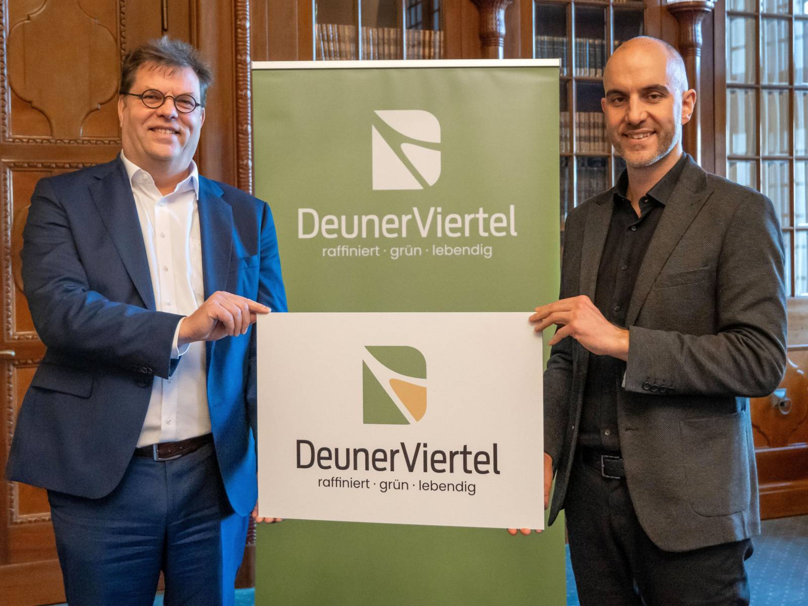 Jens-Christian Senger (Geschäftsführer der ExxonMobil Production Deutschland GmbH) und Oberbürgermeister Belit Onay erläuterten Details zum Projektstart beim Pressetermin im Neuen Rathaus.