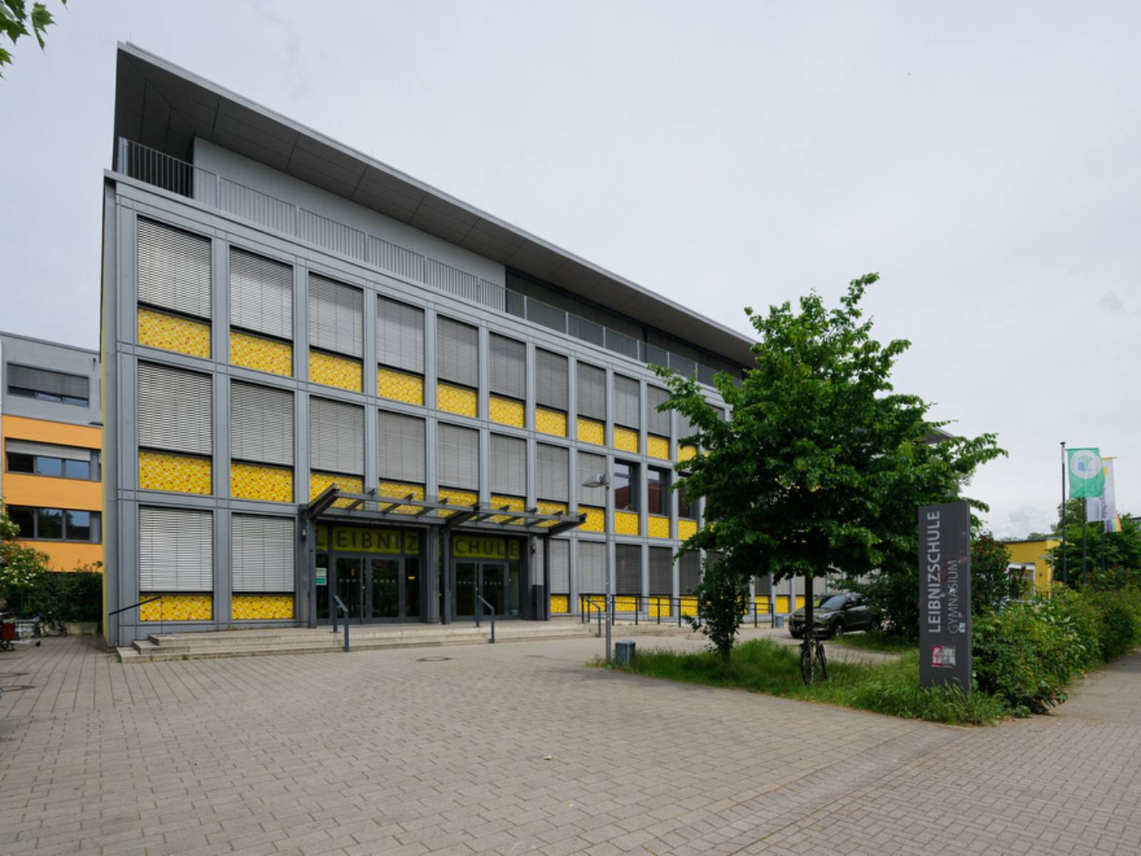 Foto der weiterführenden Schule Gymnasium Leibnizschule, Haupteingang