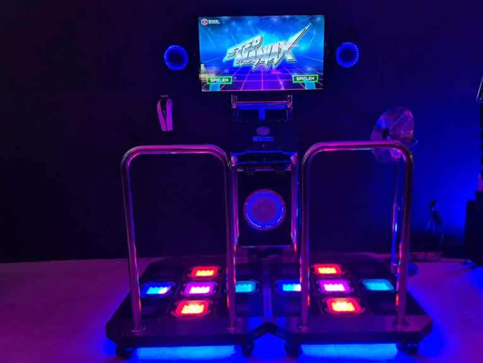 Eine Tanzmaschine mit einem Zwei-Spieler-Modus