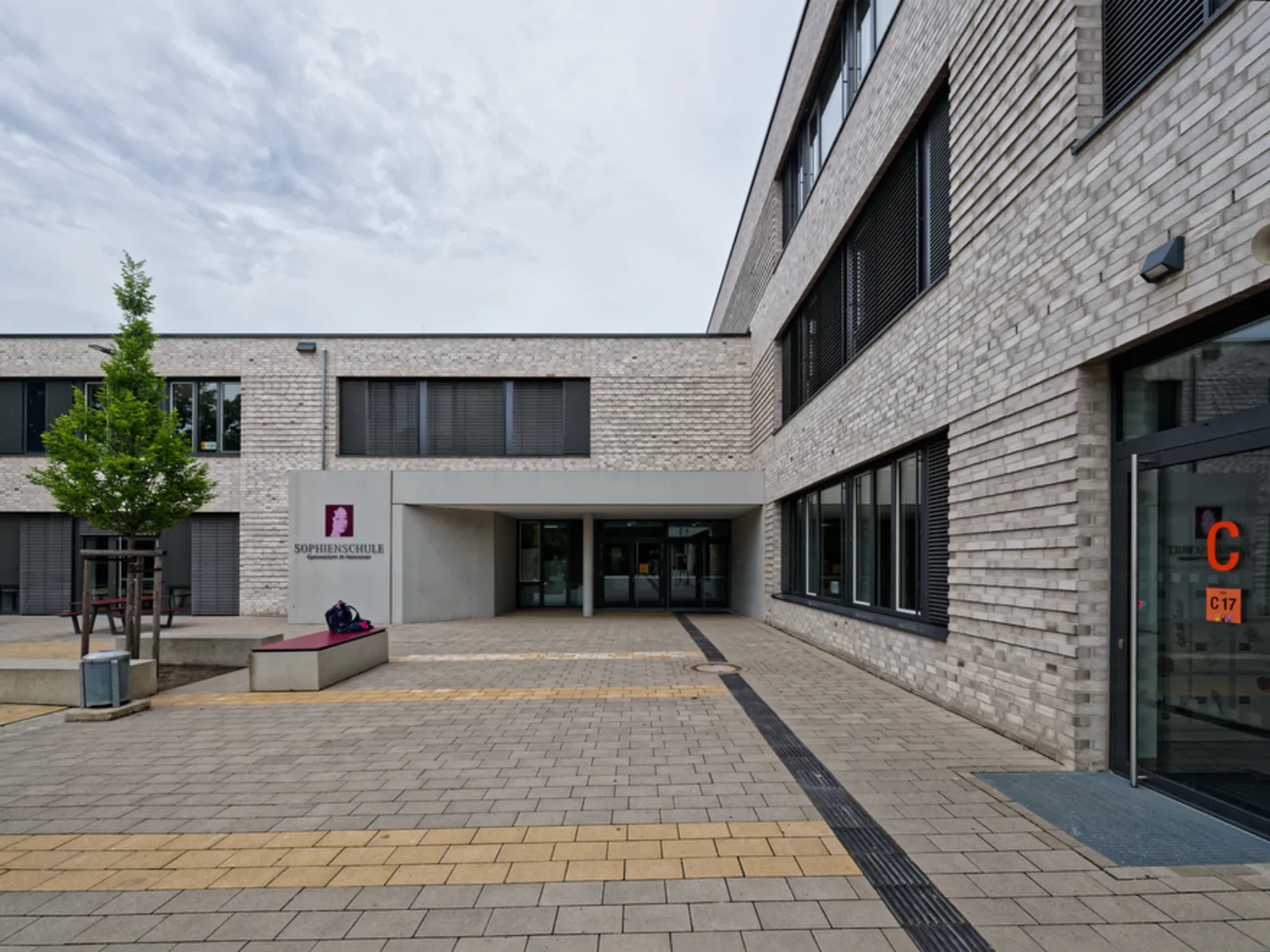 Foto der weiterführenden Schule Gymnasium Sophienschule, Haupteingang