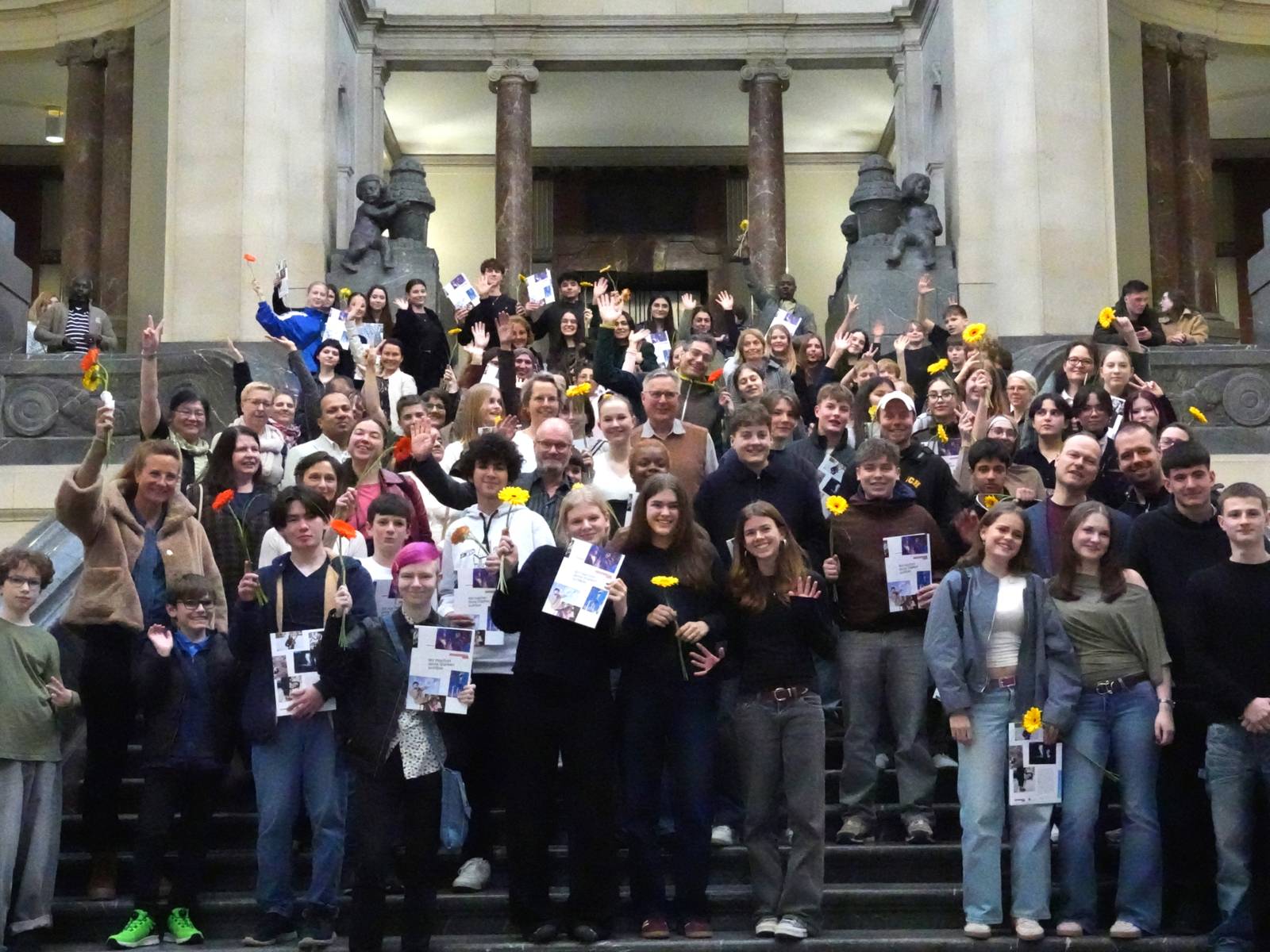 Der Kompetenznachweis.Kultur wird an Jugendliche und junge Erwachsene im Alter von 12 bis 27 Jahren vergeben, die aktiv an künstlerischen und kulturpädagogischen Angeboten teilnehmen.