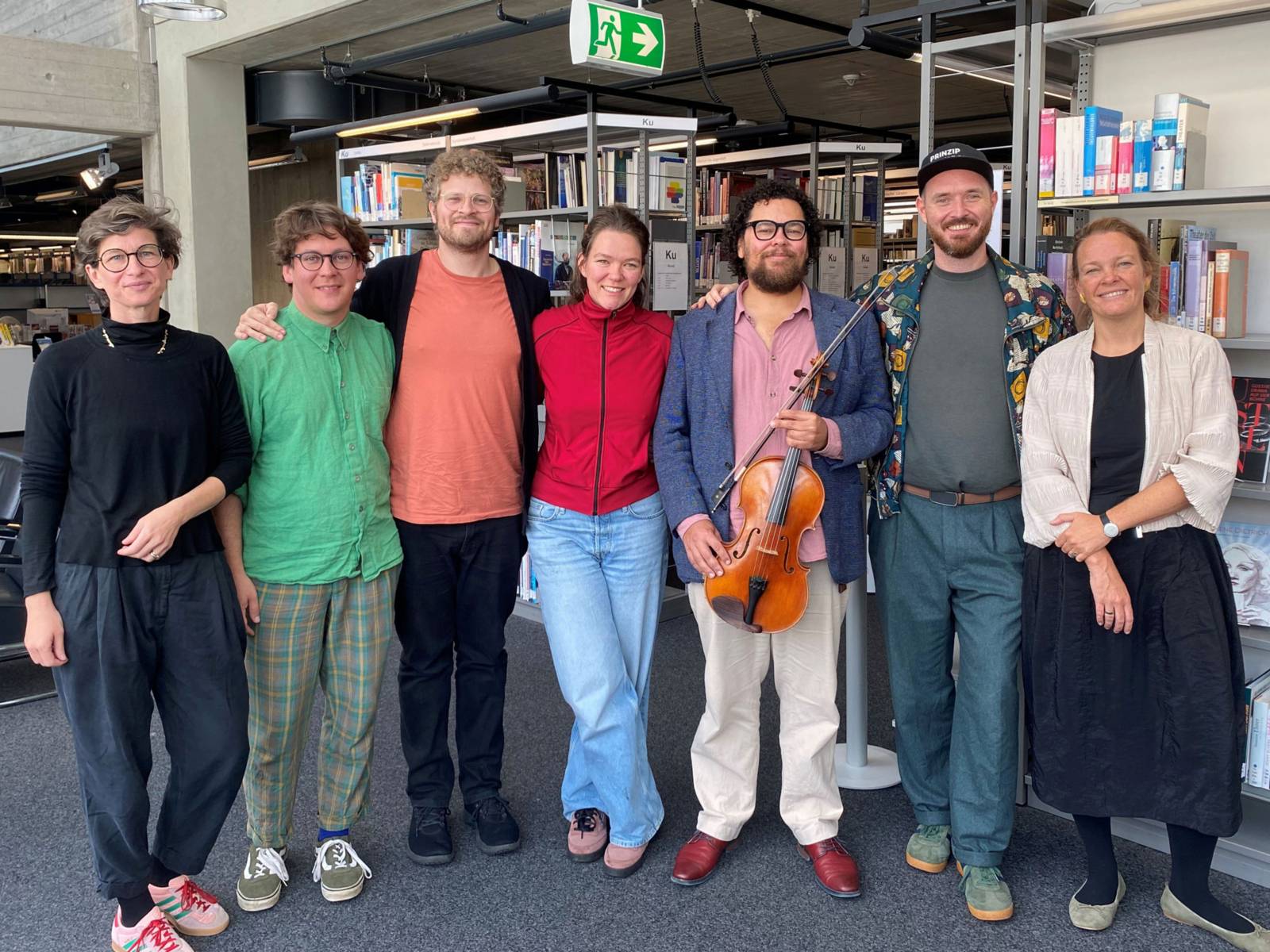 V.l.n.r.: Friederike Ankele (Leitung städtisches Kulturbüro), Team Prinzip Rauschen: Nico Franke, Hans Peters, Theresa Frey, Yannick Hettich, Malte Andritter und Bildungs- und Kulturdezernentin Eva Bender.