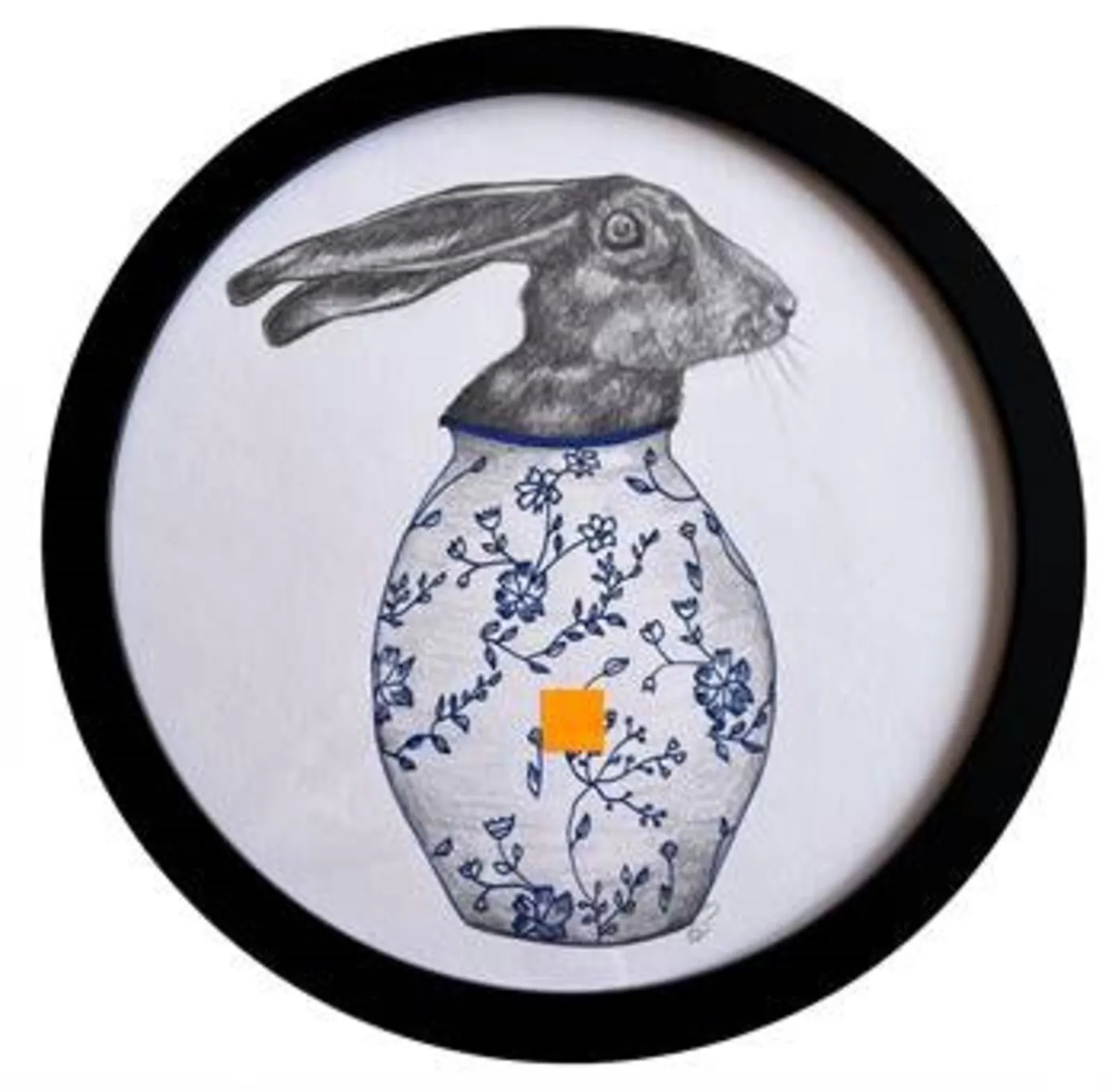 Zu sehen ist eine Zeichnung von Kathrin Schwarz: Ein Hase in einer filigran verzierten Vase auf einer runden Leinwand.