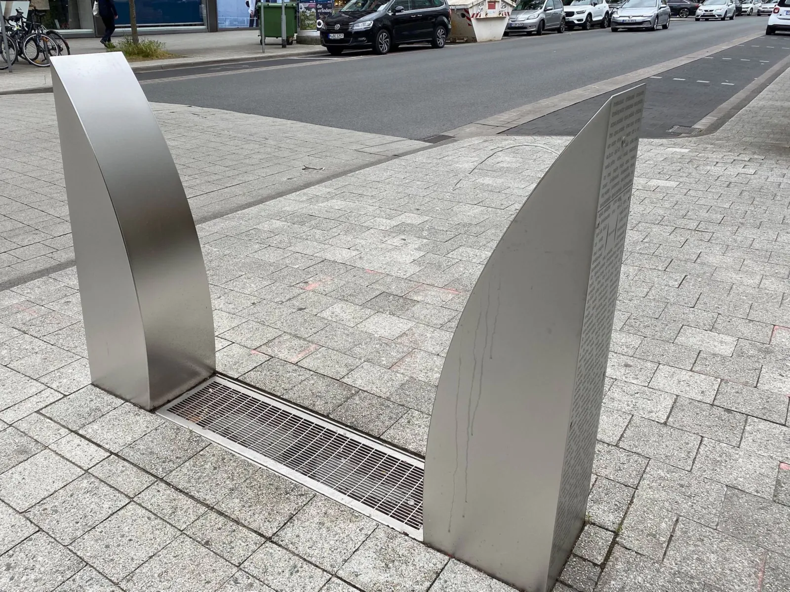 Trinkwasserspender in der Karmarschstraße nahe Platz der Weltausstellung