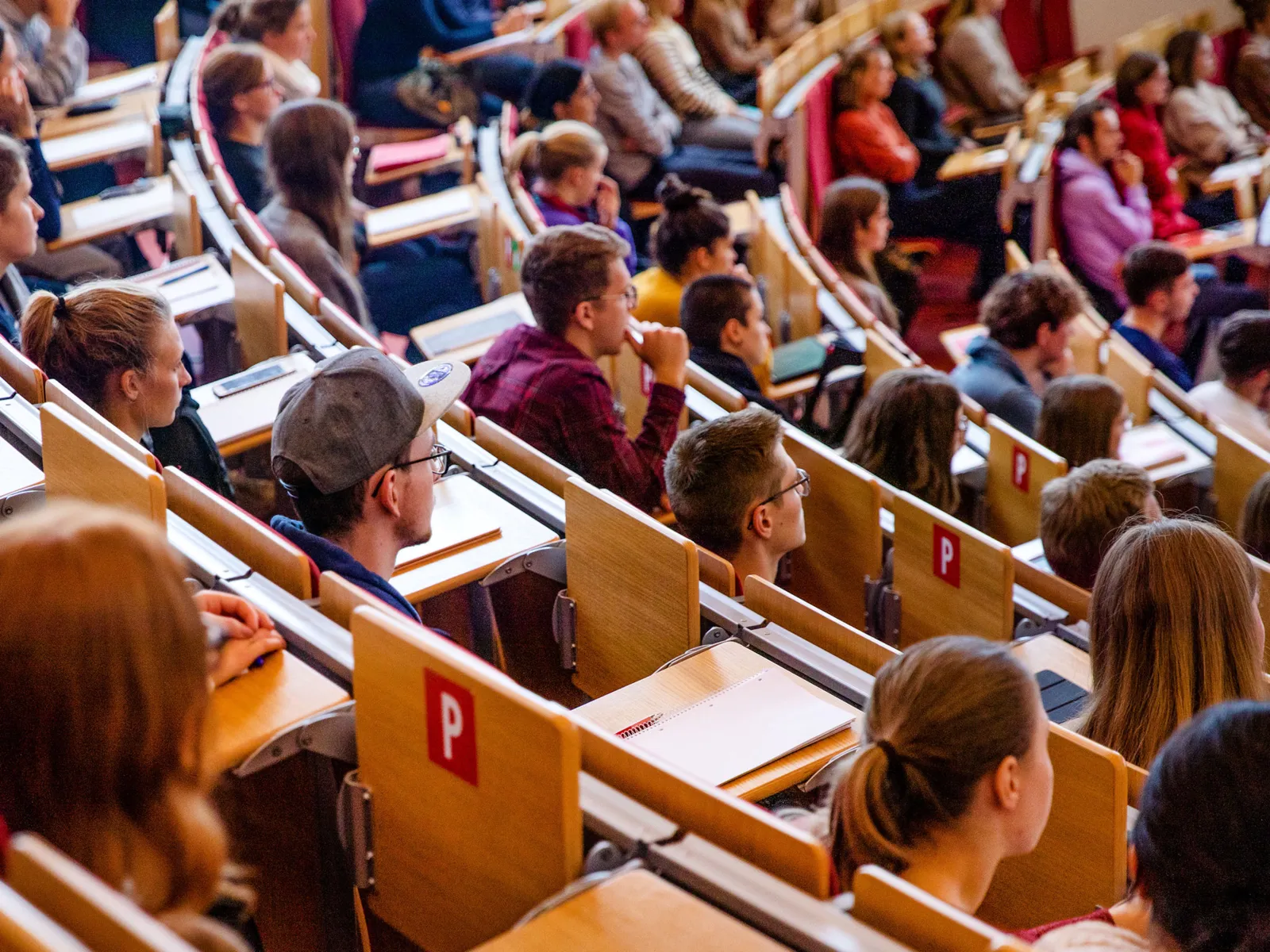 Studierende in einem Hörsaal