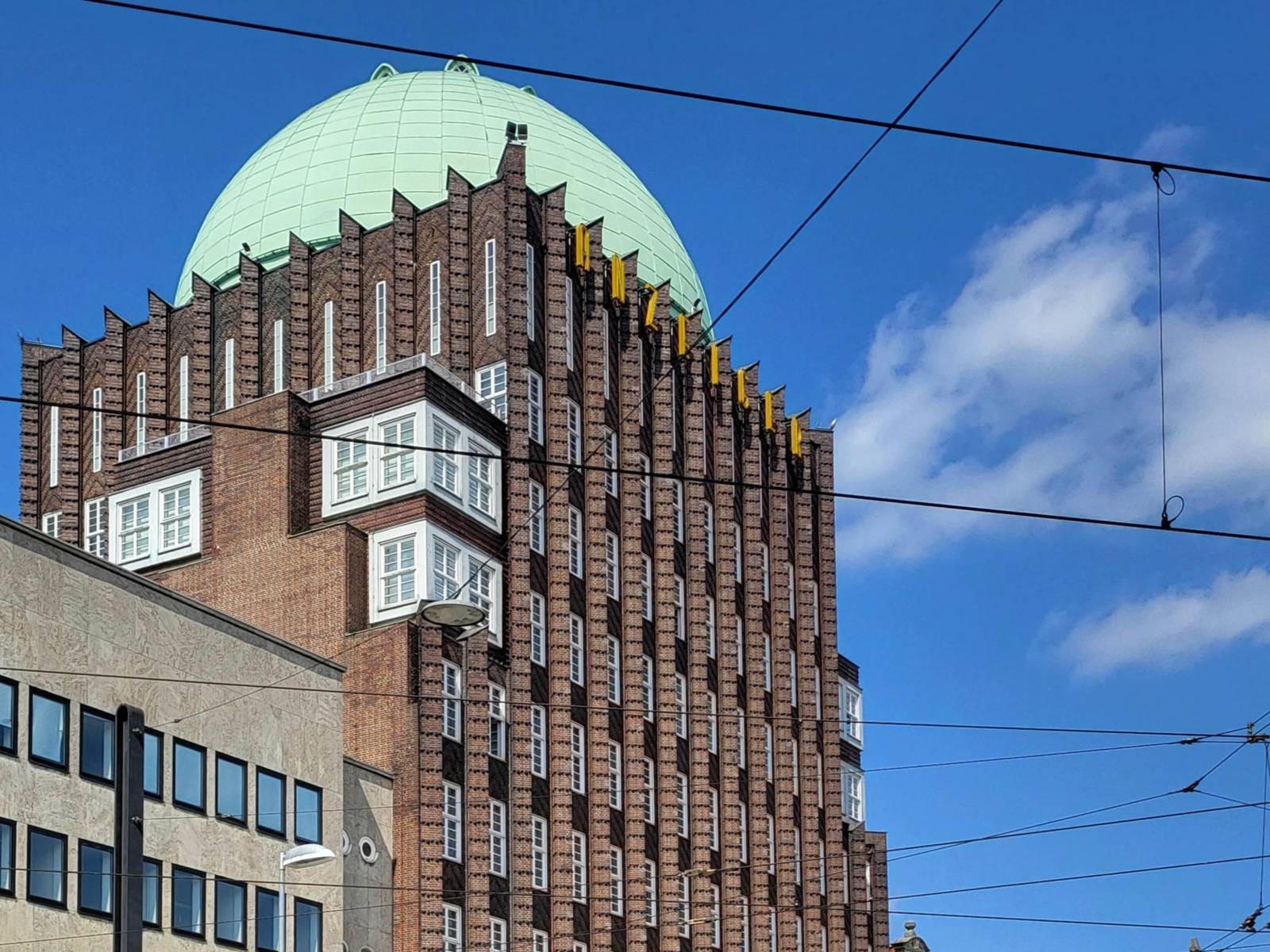 Ein Geb&auml;ude von au&szlig;en.