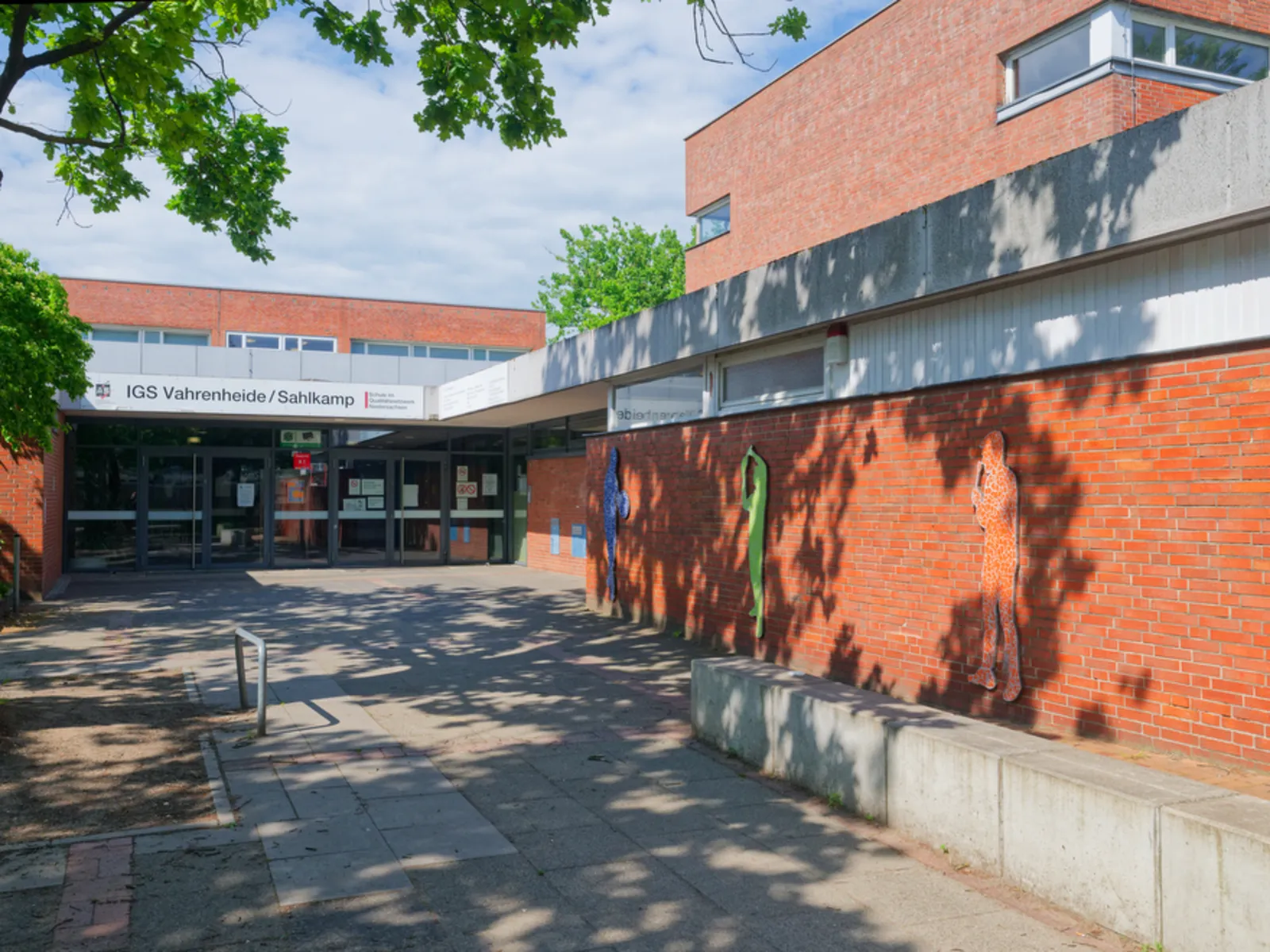 Foto der weiterführenden Schule IGS Vahrenheide-Sahlkamp, Haupteingang