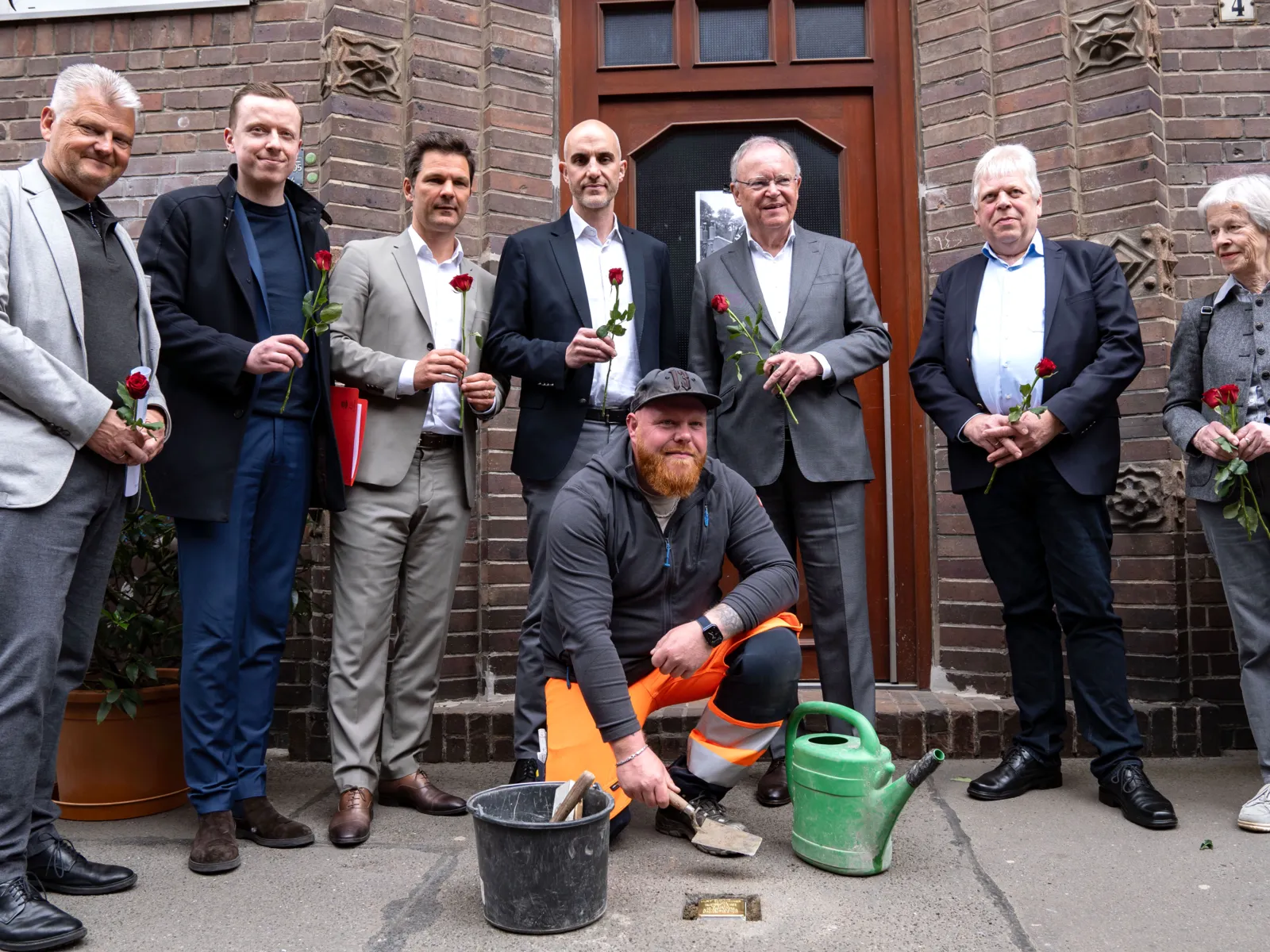 Stolpersteinverlegung in der Heinrich-Heine-Straße 4 in Erinnerung an den ehemaligen SPD-Vorsitzenden und KZ-Überlebenden, Kurt Schumacher.