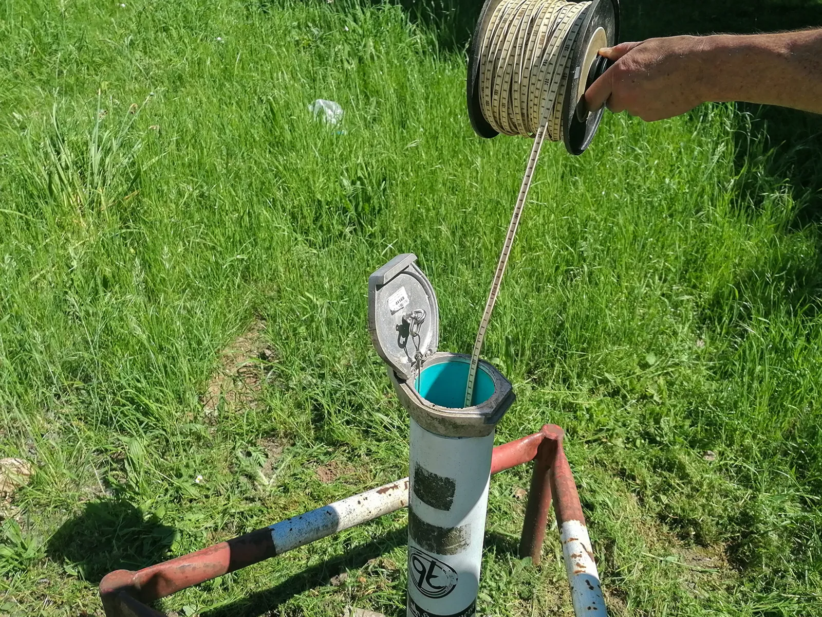 Ein Gerät zur Messung des Grundwassers.