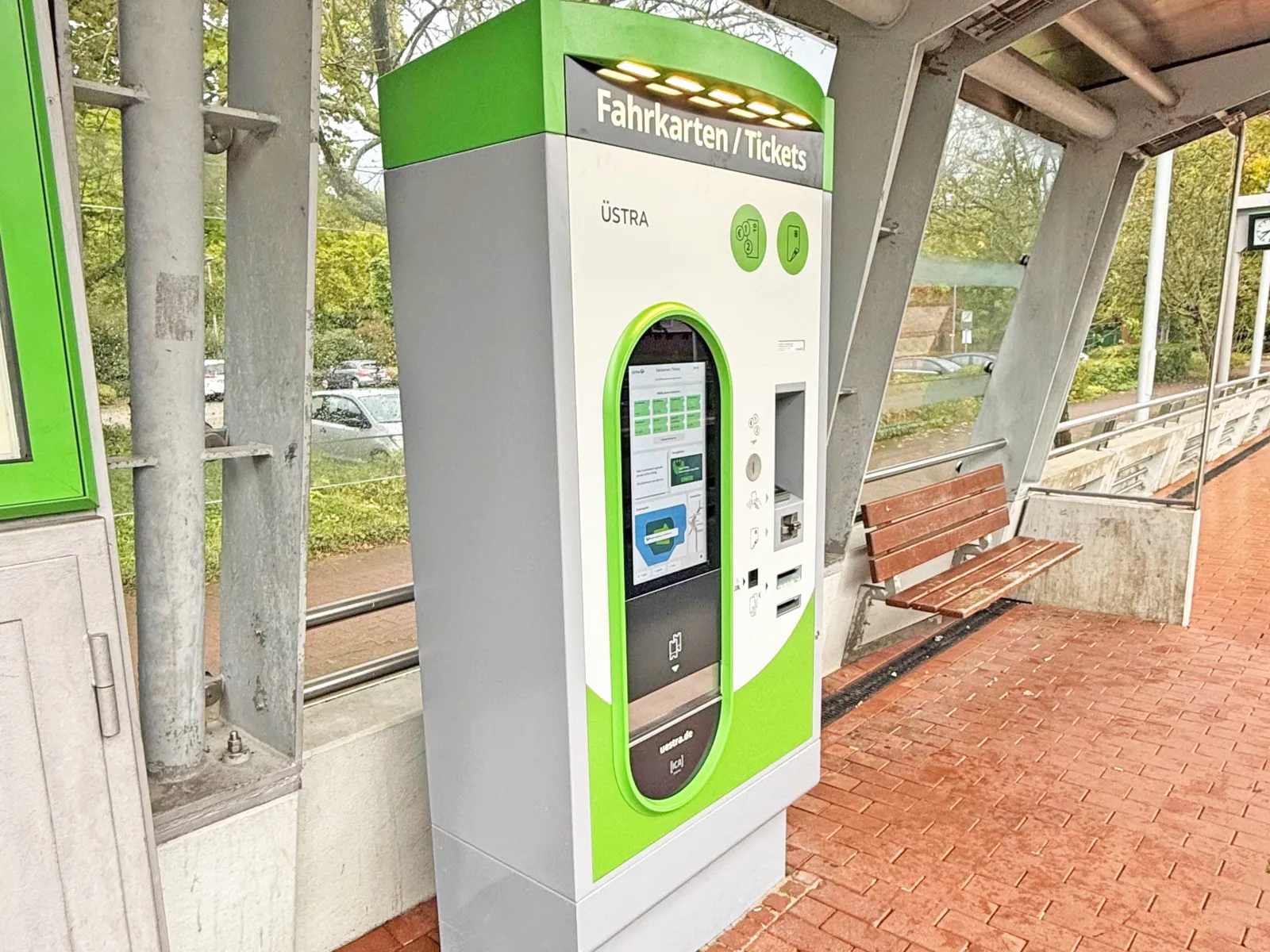 Fahrkartenautomat an der Haltestelle Schönebecker Allee