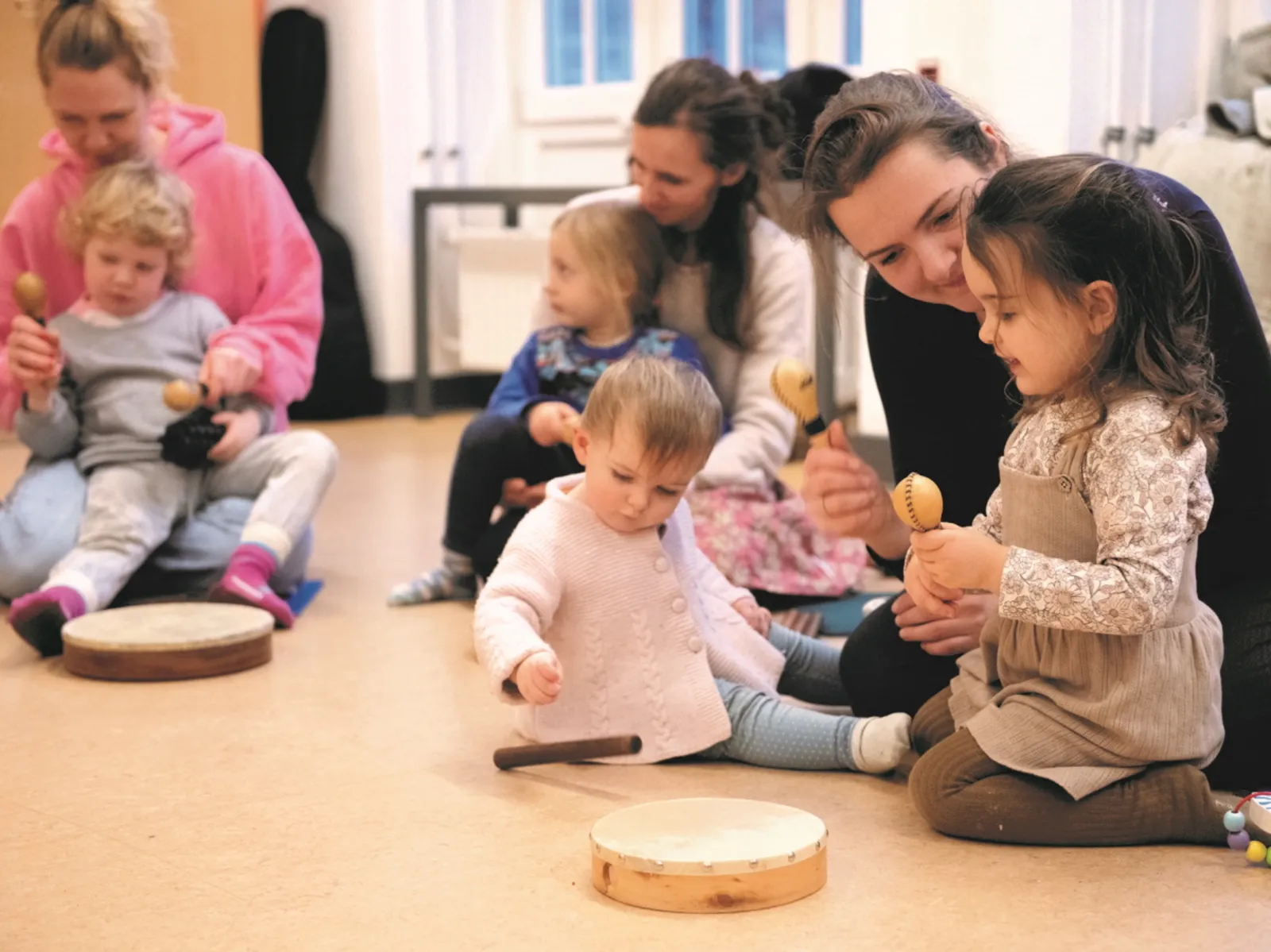 Babys in der Bibliothek