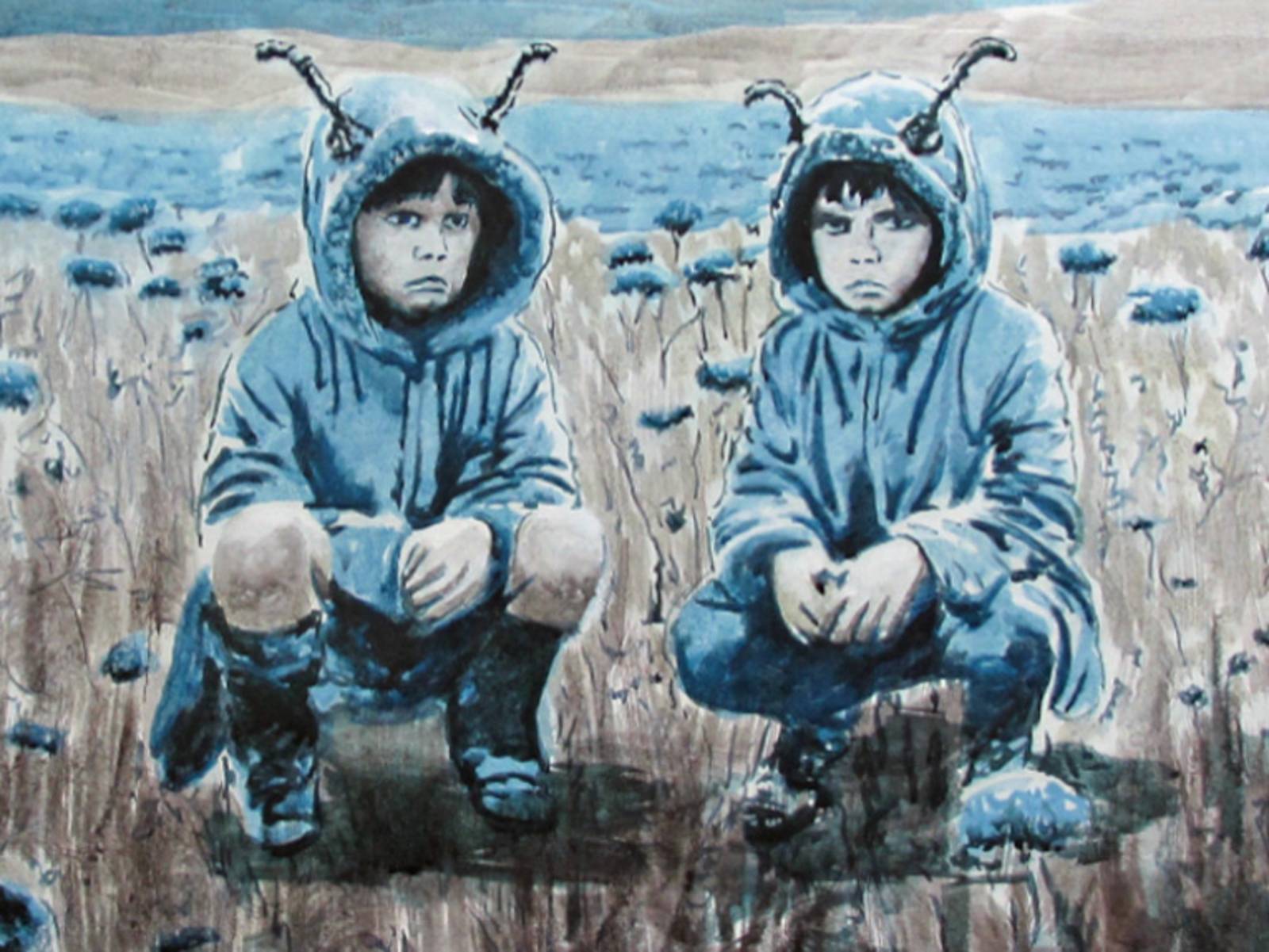 Ein Gemälde mit zwei Jungs im Feld, die Hoodies mit Fühler tragen