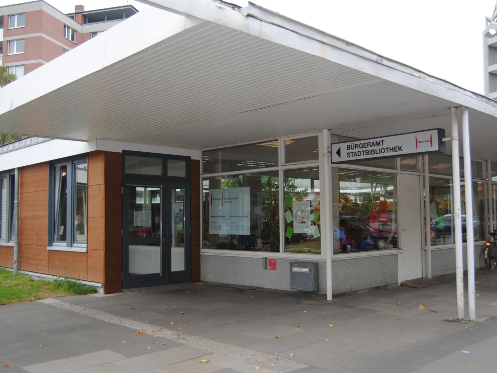 Stadtbibliothek Döhren Eingangsbereich Außenaufnahme