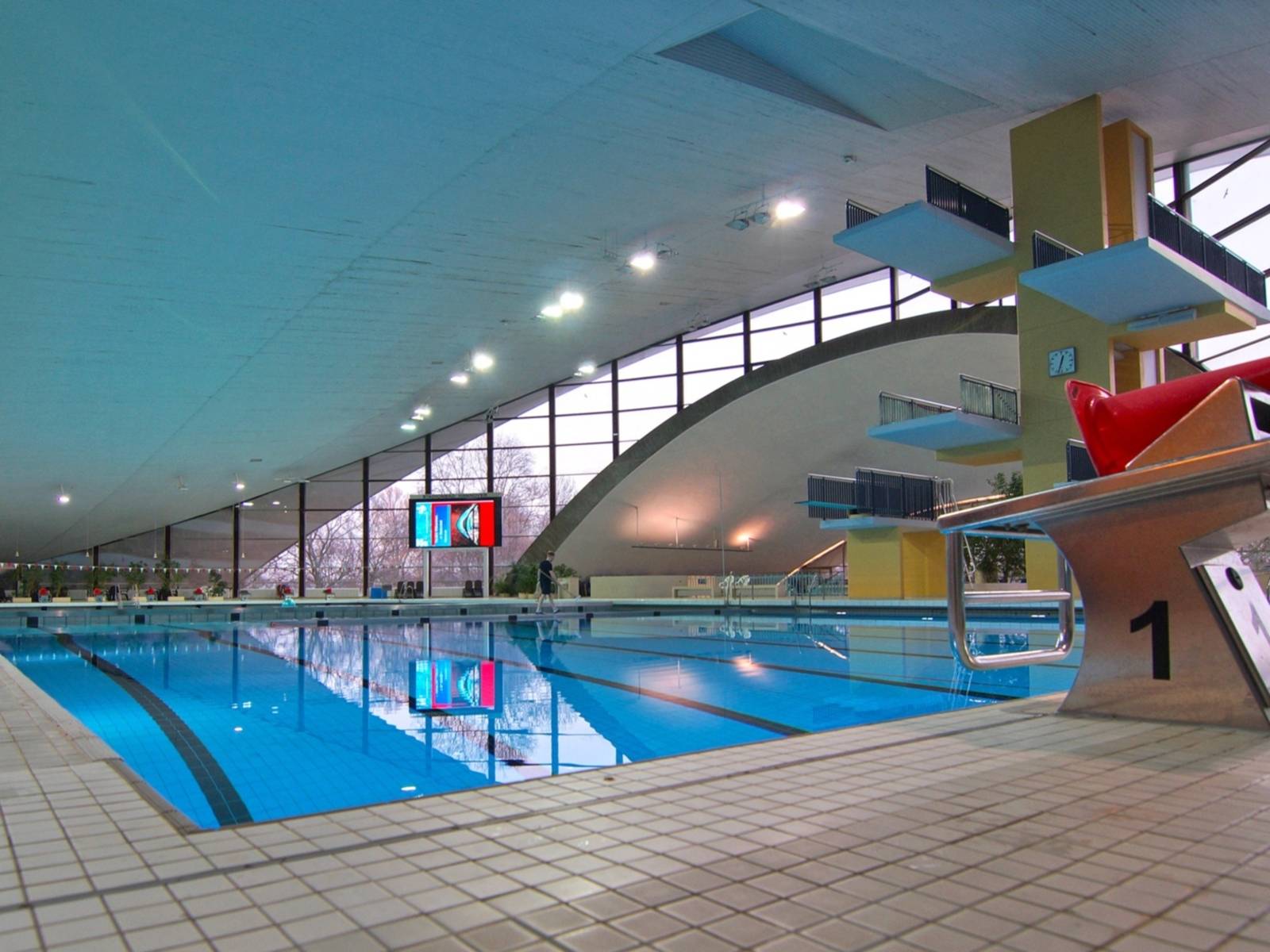 Schwimmhalle.