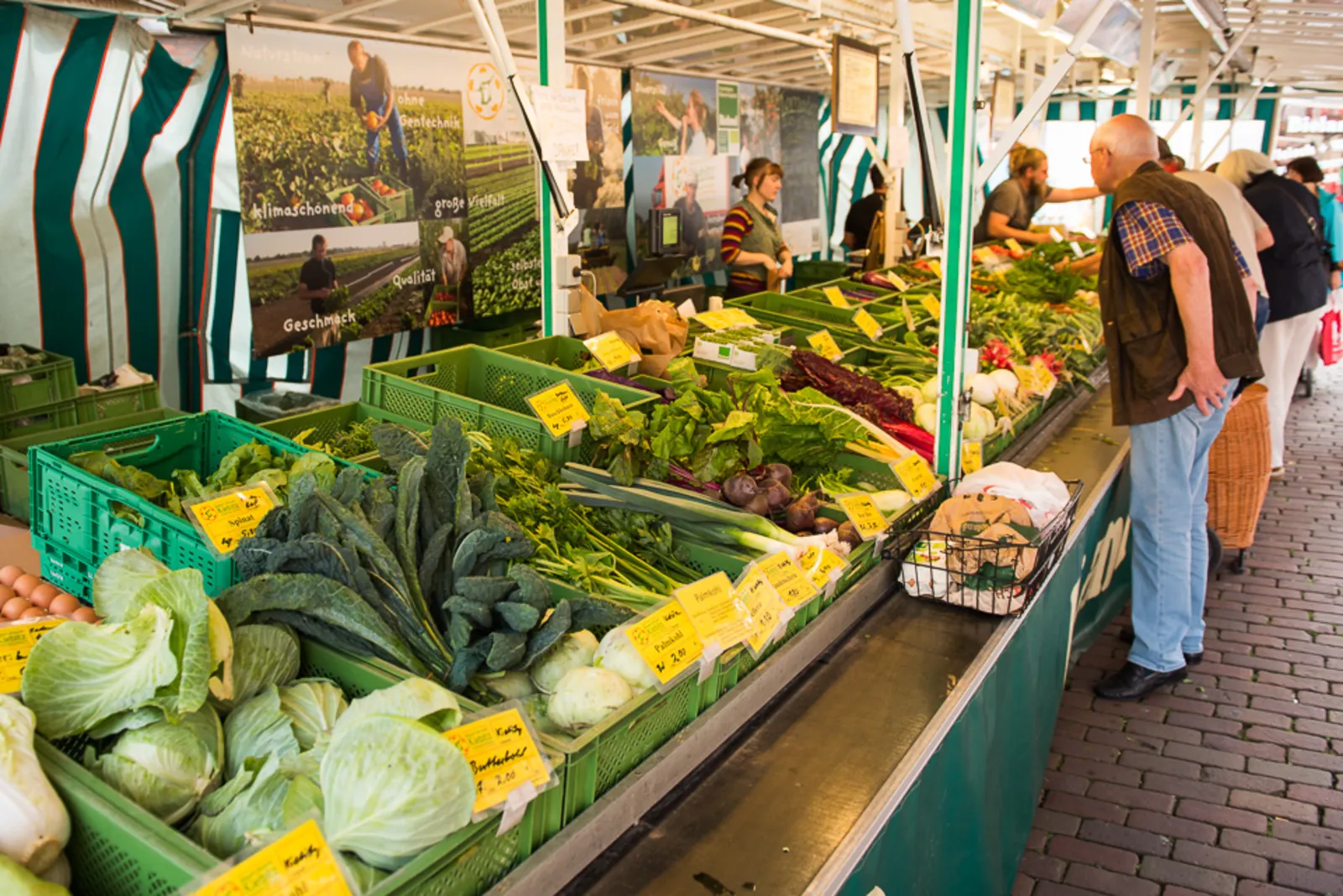 Stand auf einem Markt.