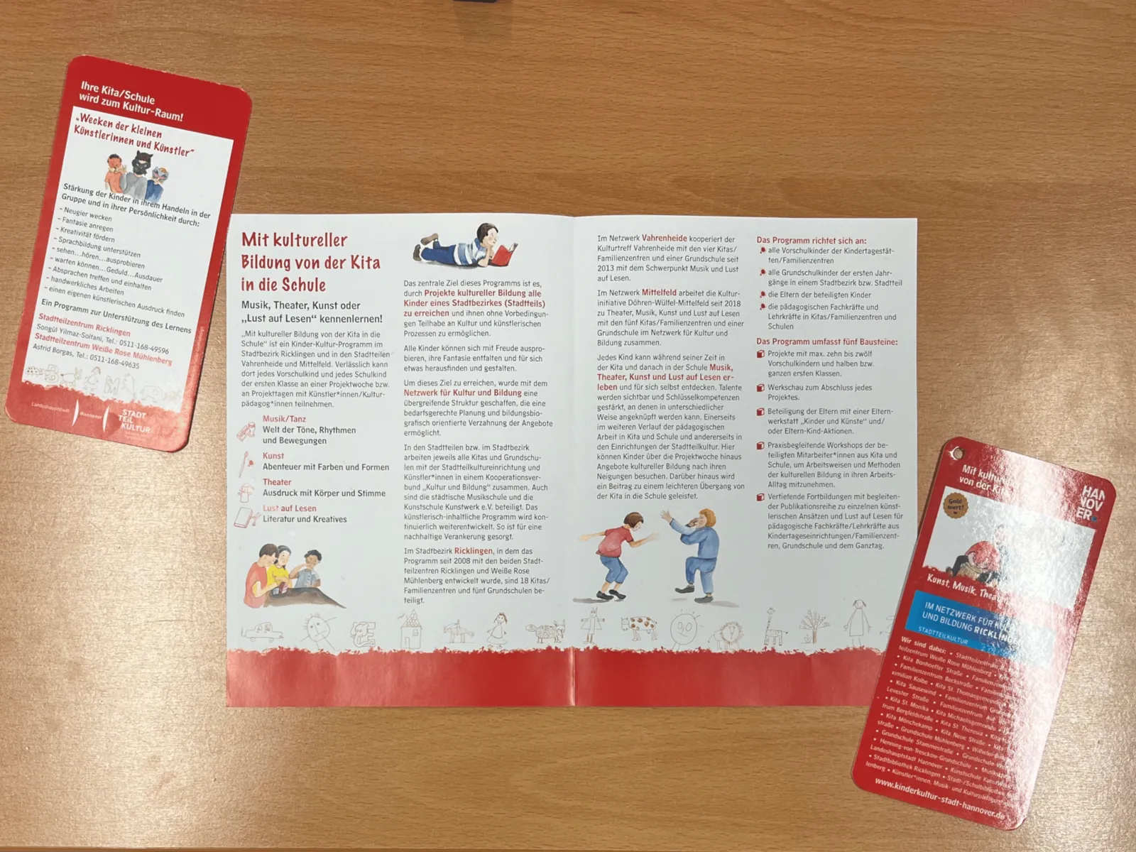 3 Flyer mit gezeichneten Kindern drauf