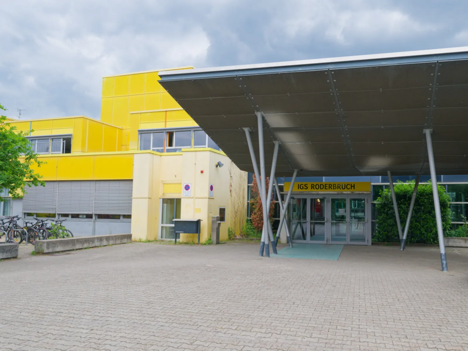 Foto der weiterführenden Schule  IGS Roderbruch, Haupteingang