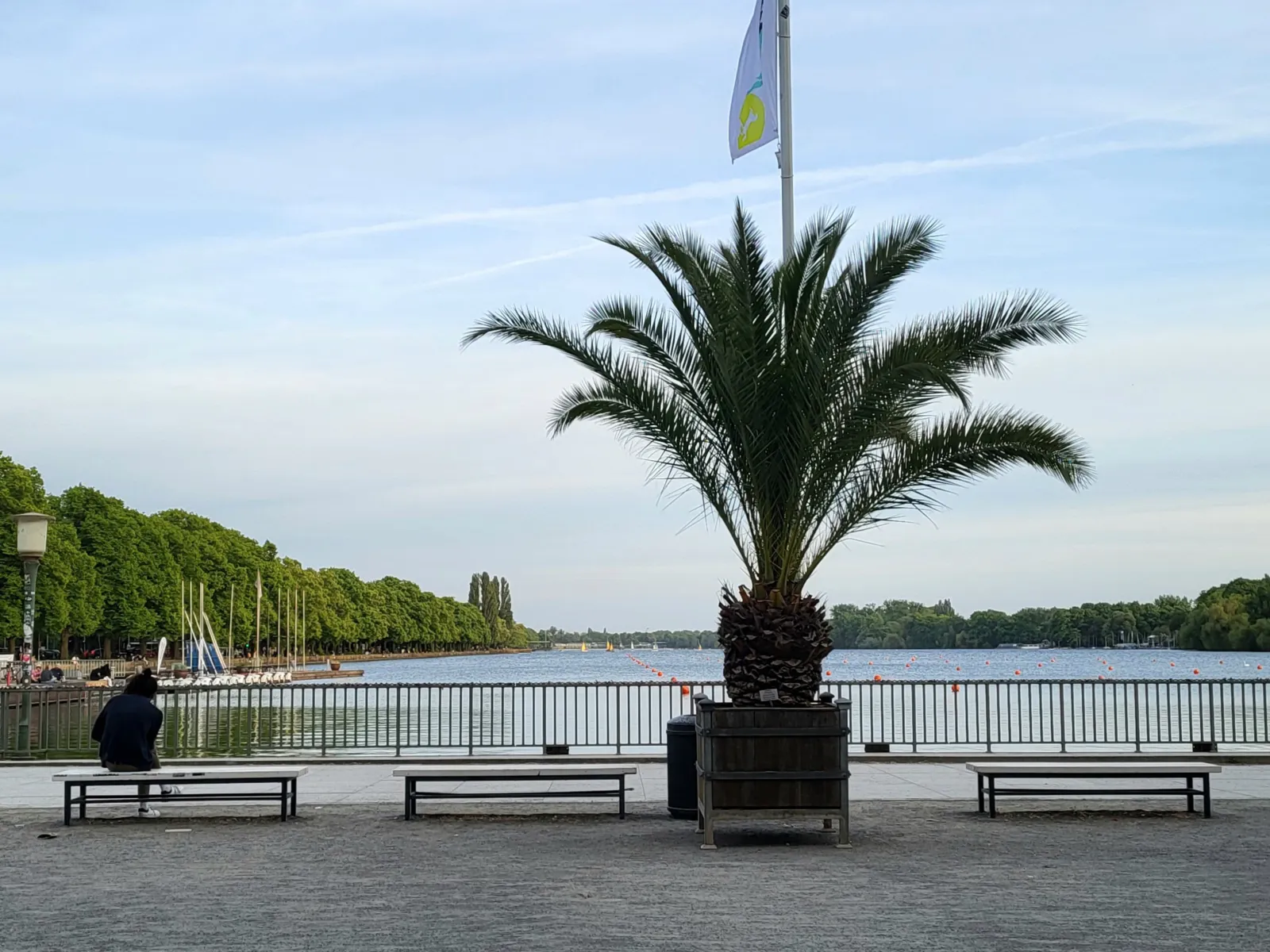 Blick auf einen See.