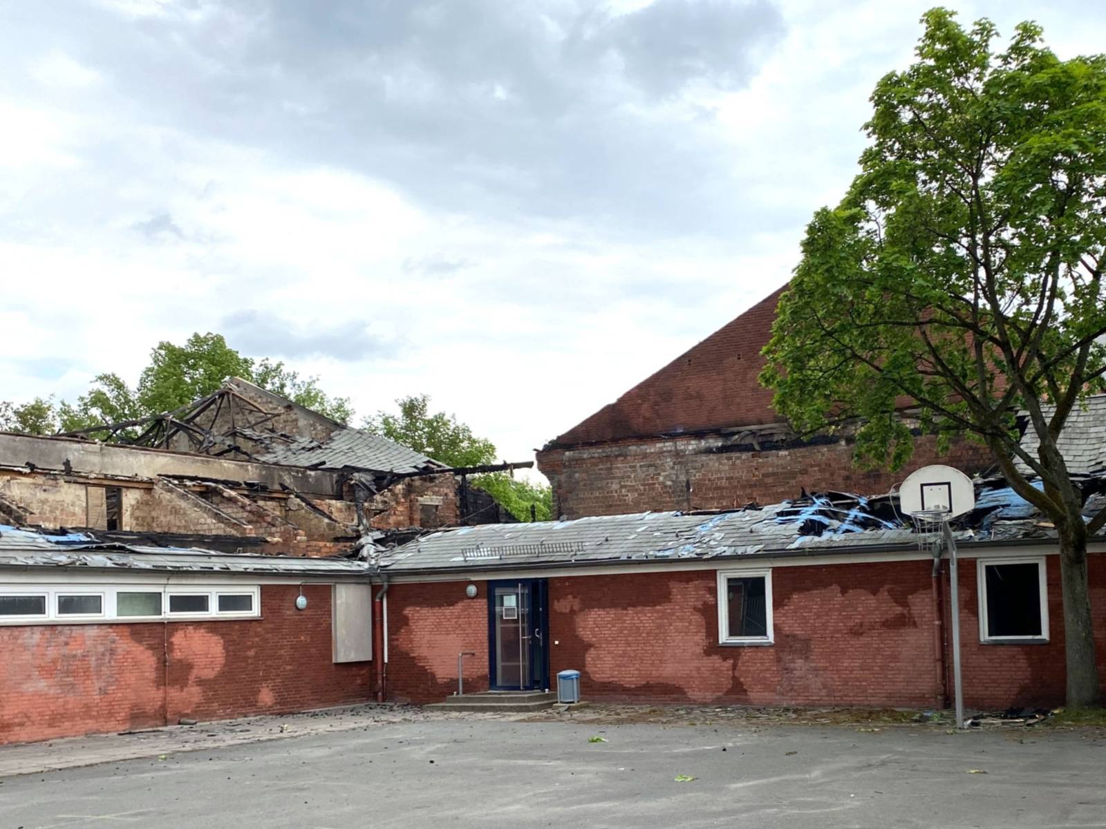 Beide Sporthallen des Gymnasiums Schillerschule wurden zerstört.