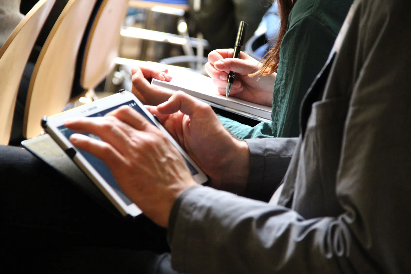 Menschen mit Tablets