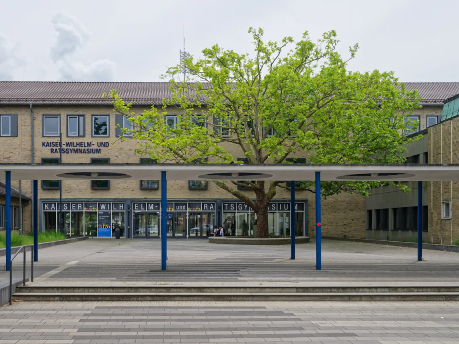 Foto der weiterführenden Schule Gymnasium Kaiser-Wilhelm- und Ratsgymnasium, Haupteingang