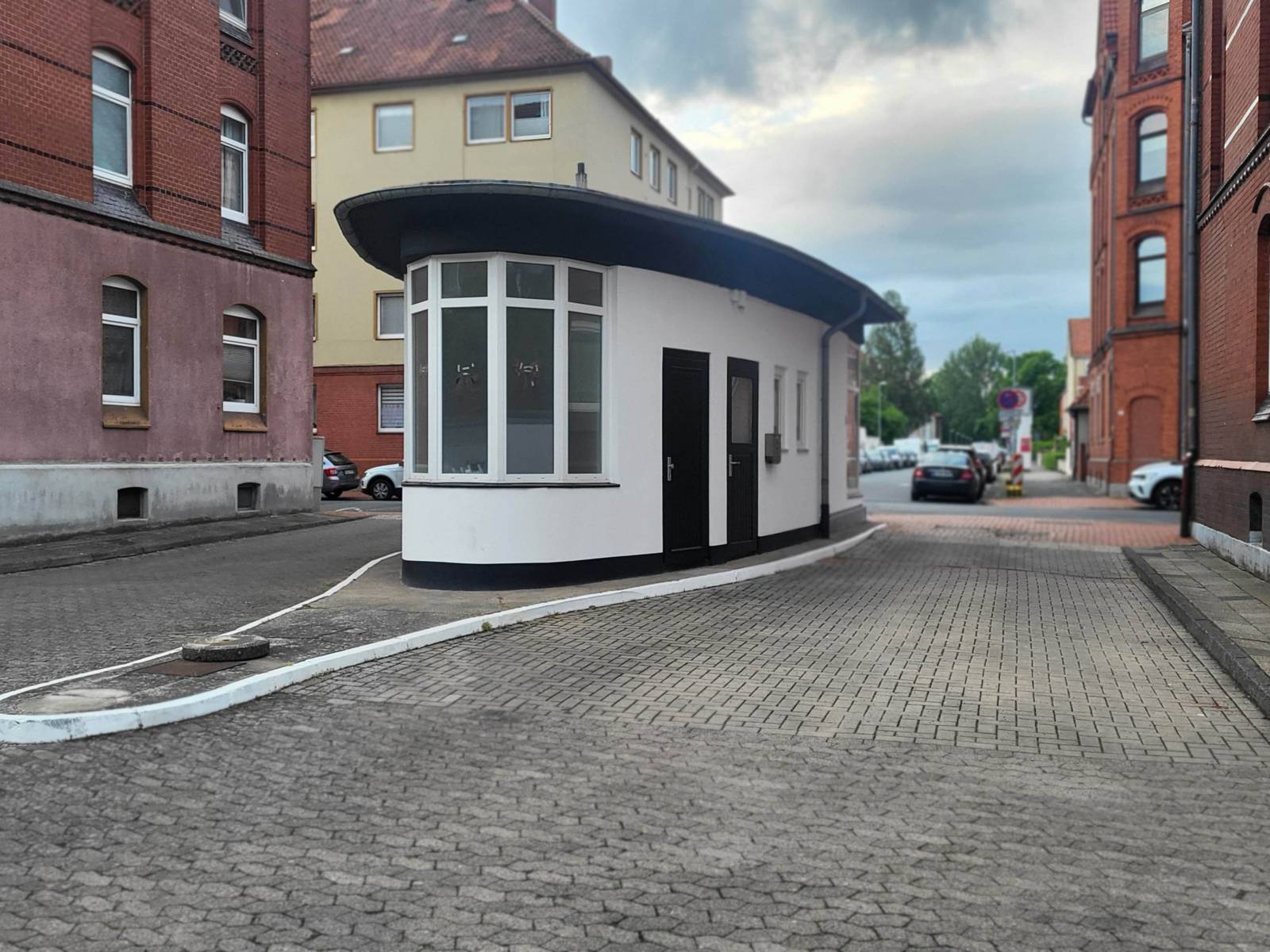 Ein Gebäude von außen.