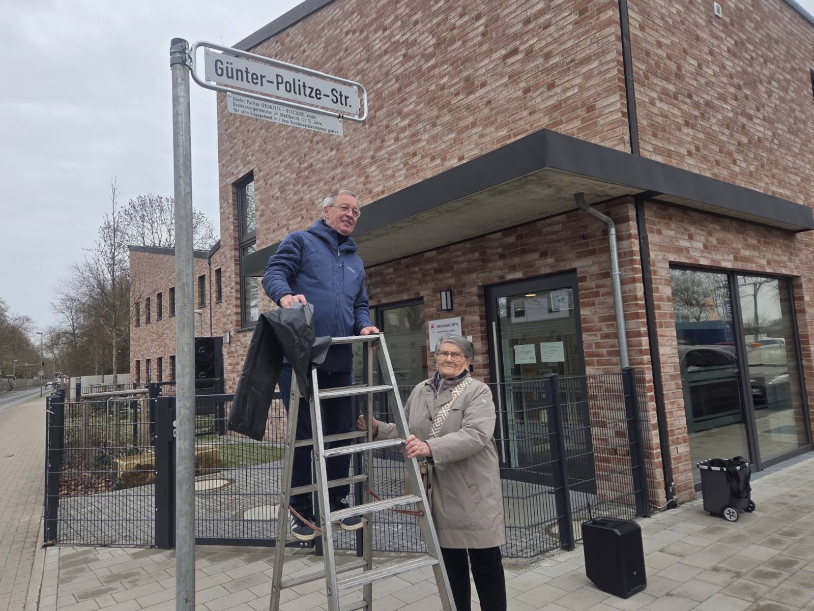 Bezirksb&uuml;rgermeister Rolf Schulz und Hella Politze