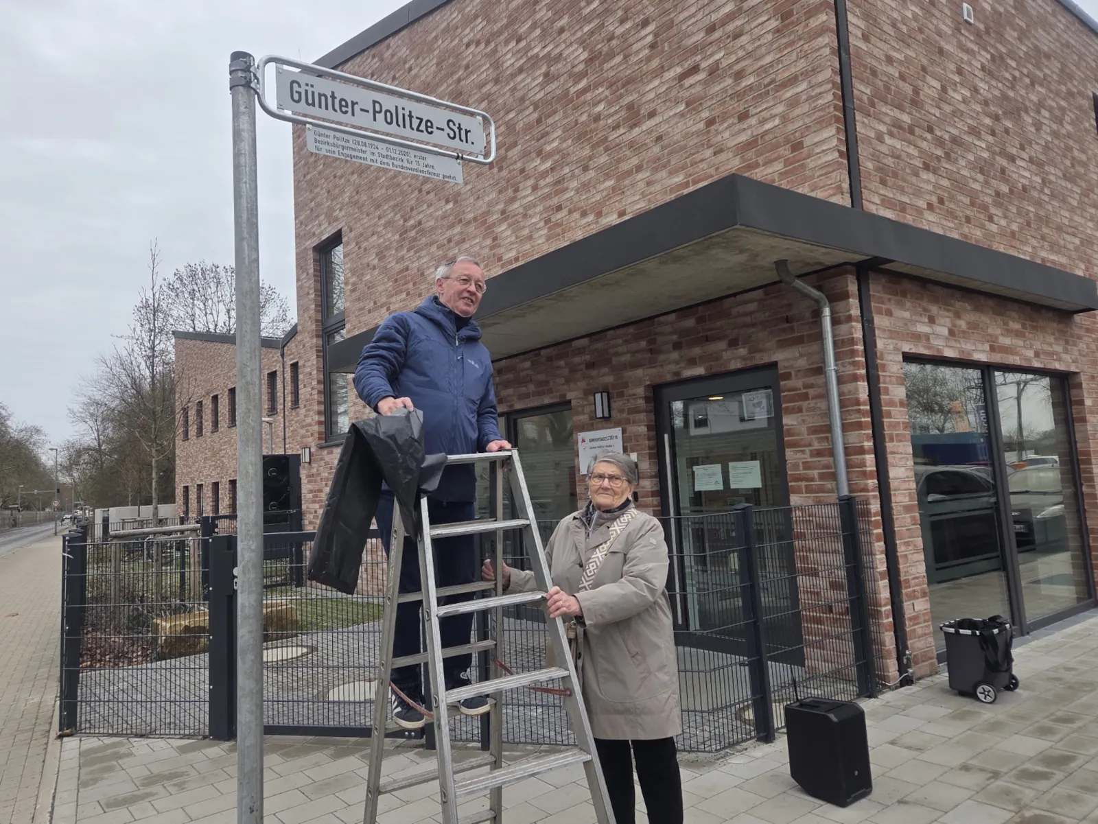 Bezirksb&uuml;rgermeister Rolf Schulz und Hella Politze