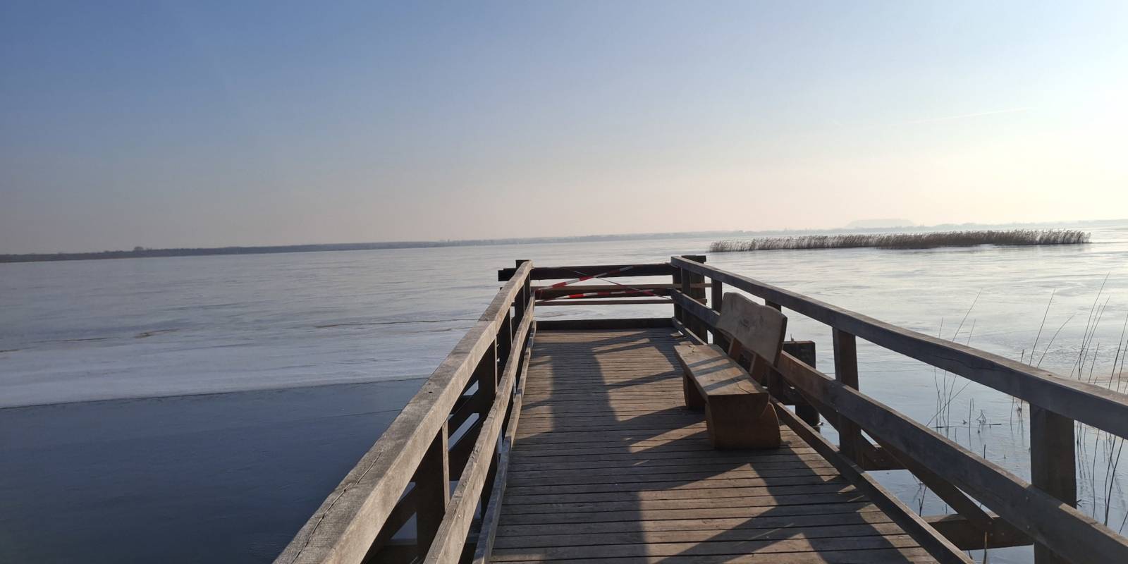 Steg mit Blick auf das Steinhuder Meer