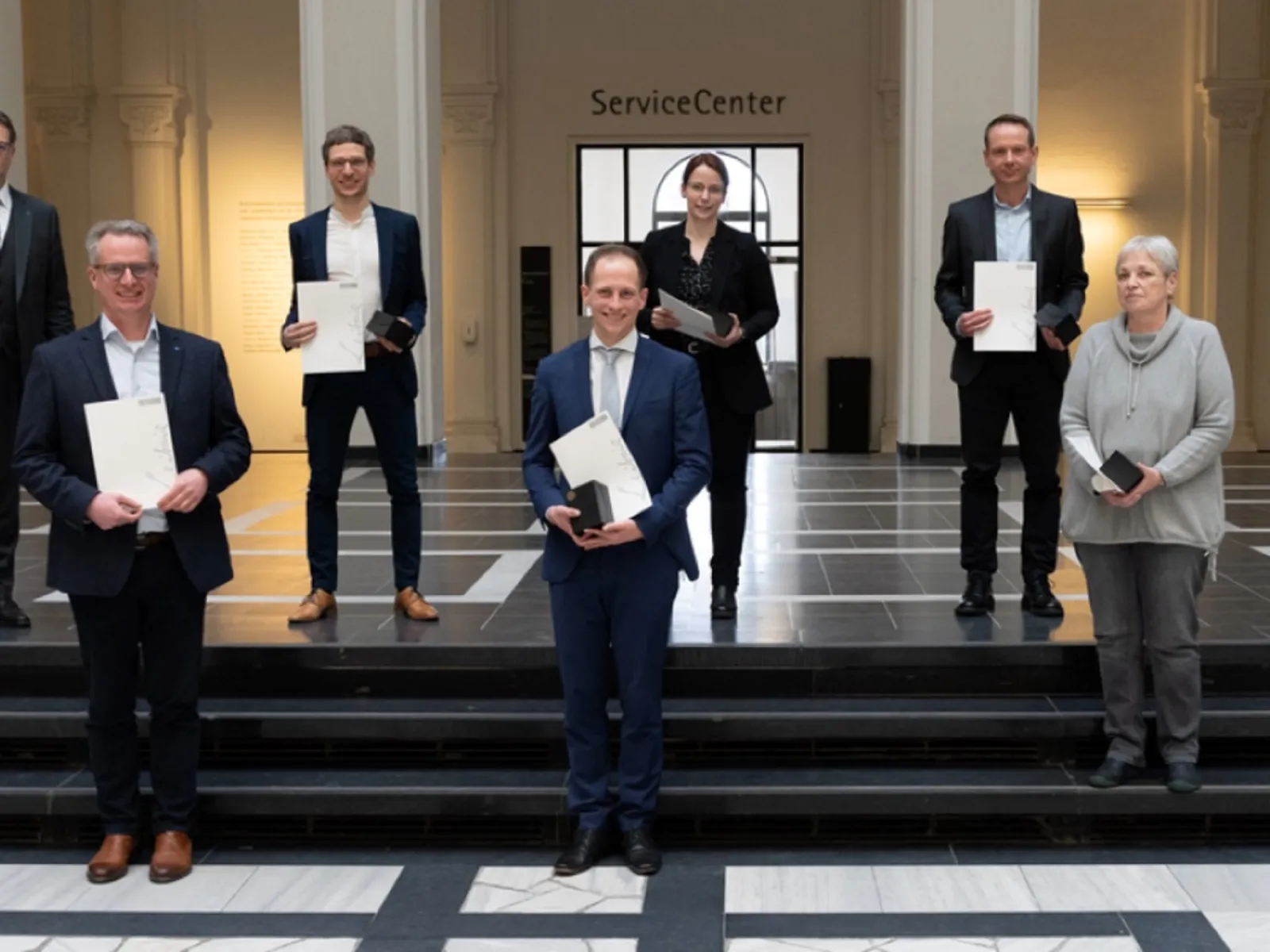 Sechs Menschen