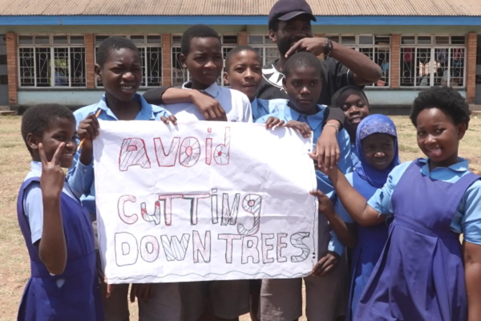 Engagierte Sch&uuml;ler*innen des Wildlife Clubs von der Limbe Primary School