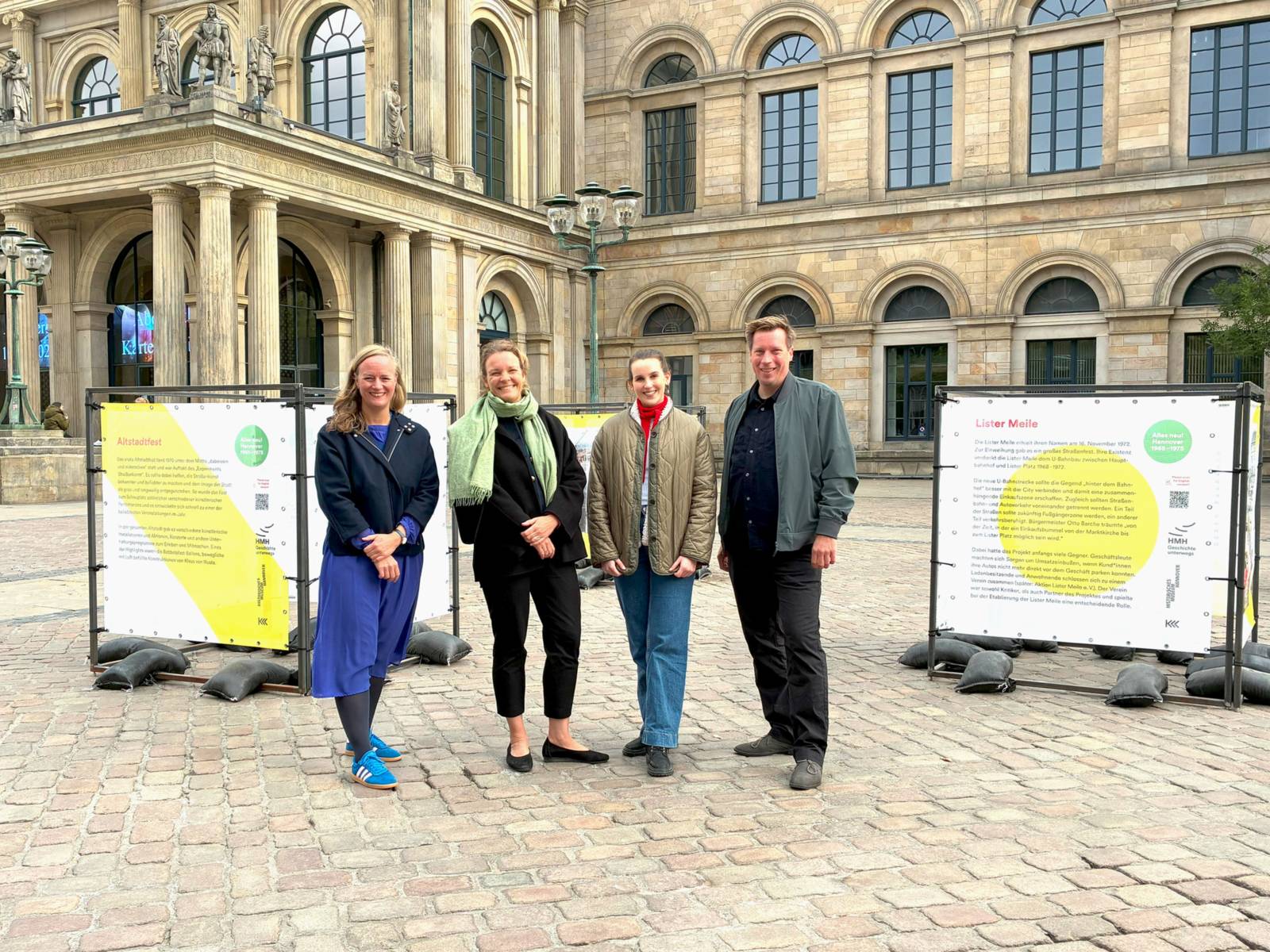 v.l.n.r.: Anne Gemeinhardt (Direktorin der Museen für Kulturgeschichte), Eva Bender (Dezernentin für Kultur & Bildung), Paula Ulbrich (Volontärin, Historisches Museum Hannover), Dr. Jan Willem Huntebrinker (Bildung & Kommunikation, Historisches Museum Hannover)