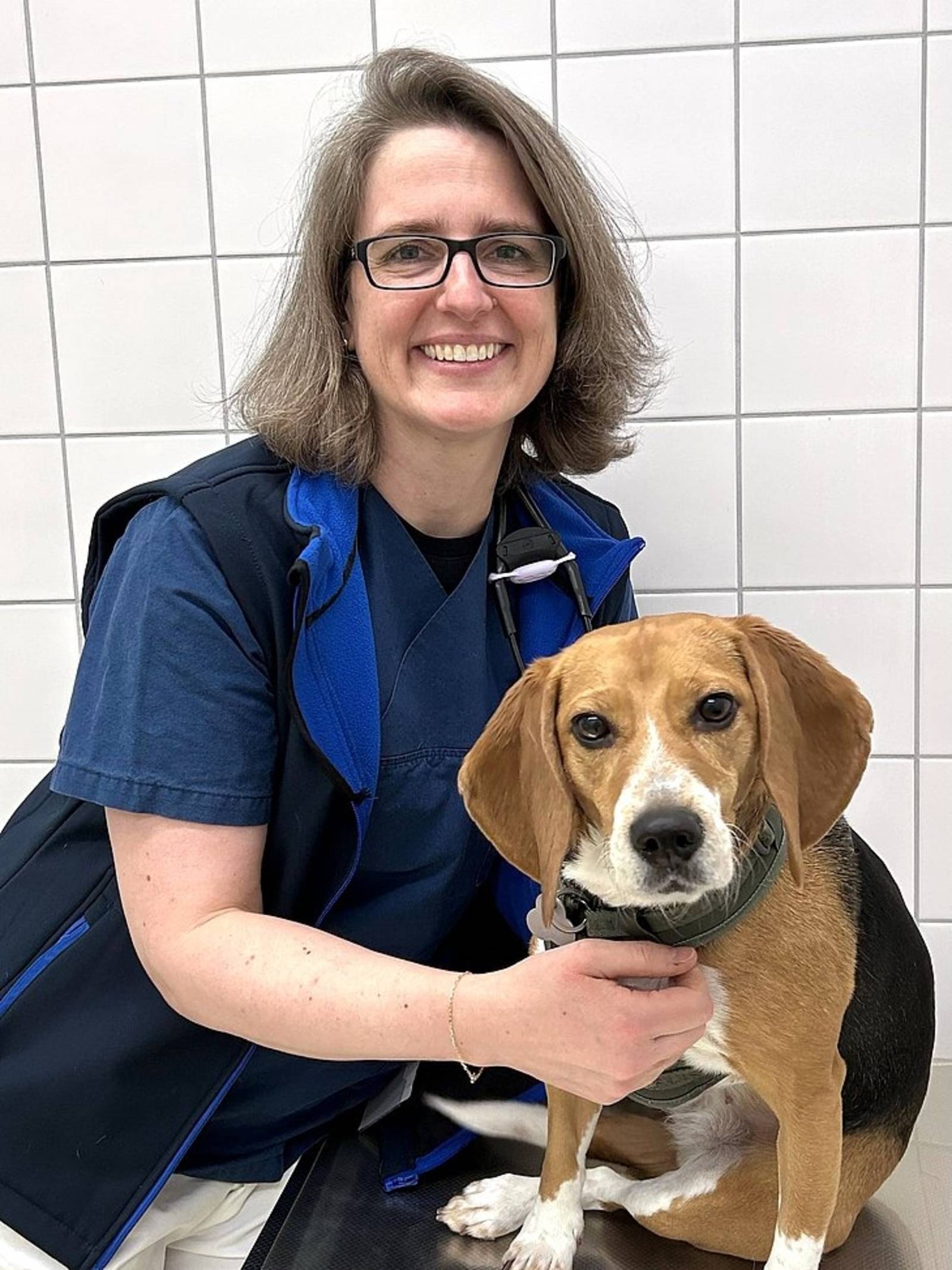 Tier&auml;rztin mit Hund