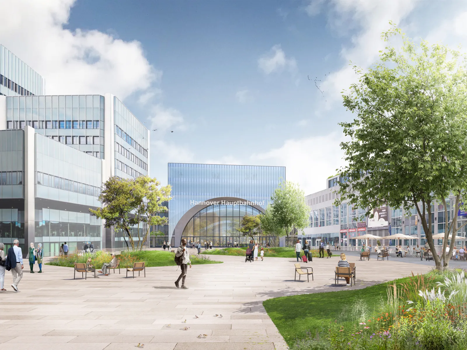 Ein Platz mit Grünfläche und Menschen, teilweise auf Stühlen sitzend. Rechts und links Gebäude, in der Mitte ein Gebäude mit der Aufschrift DB Hauptbahnhof Hannover