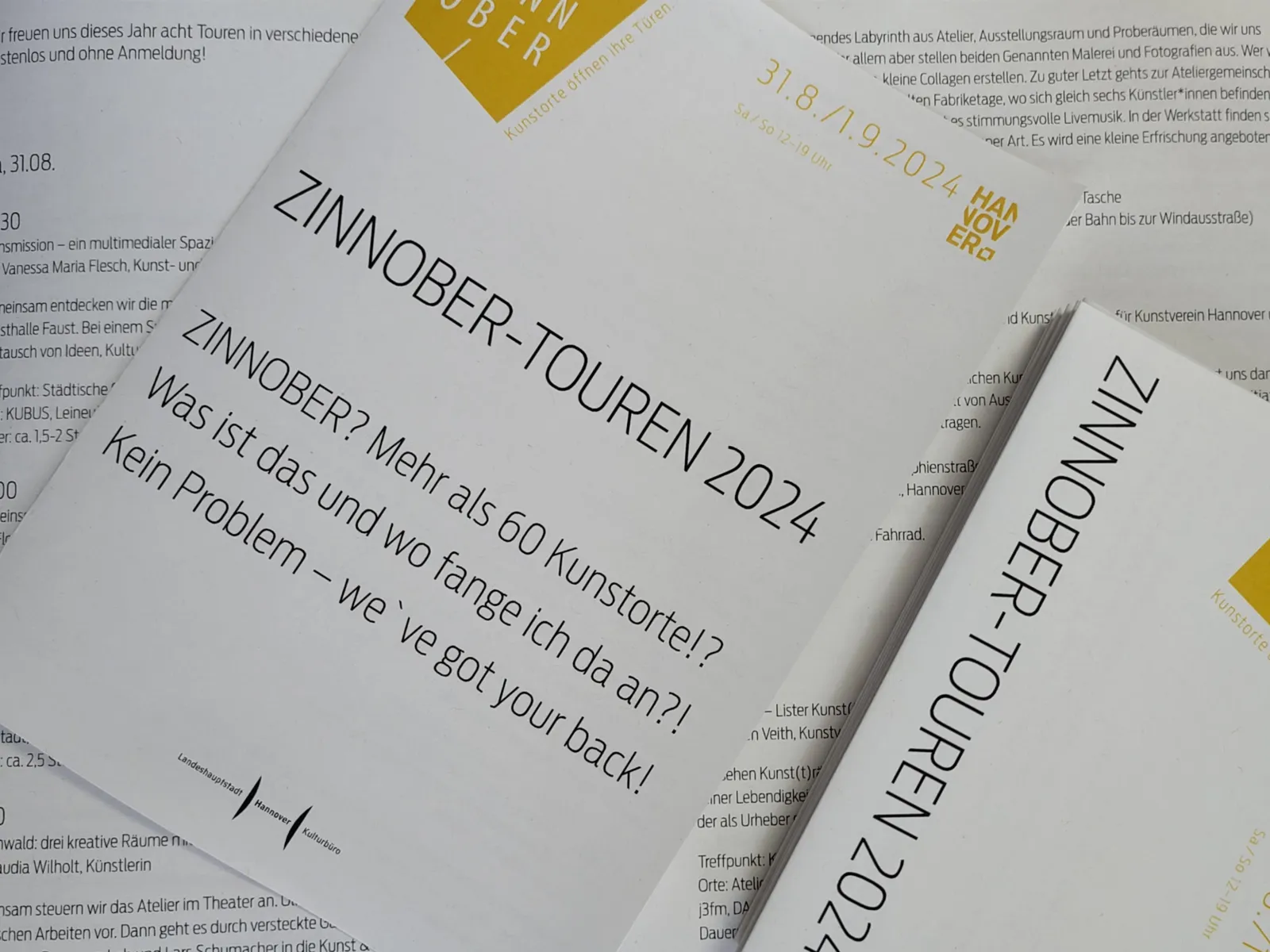 Faltblätter.