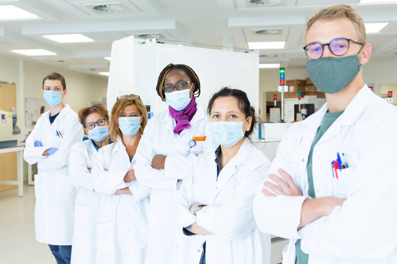 Dr. Véronique Yvette Miendje Deyi and her team working in their laboratory