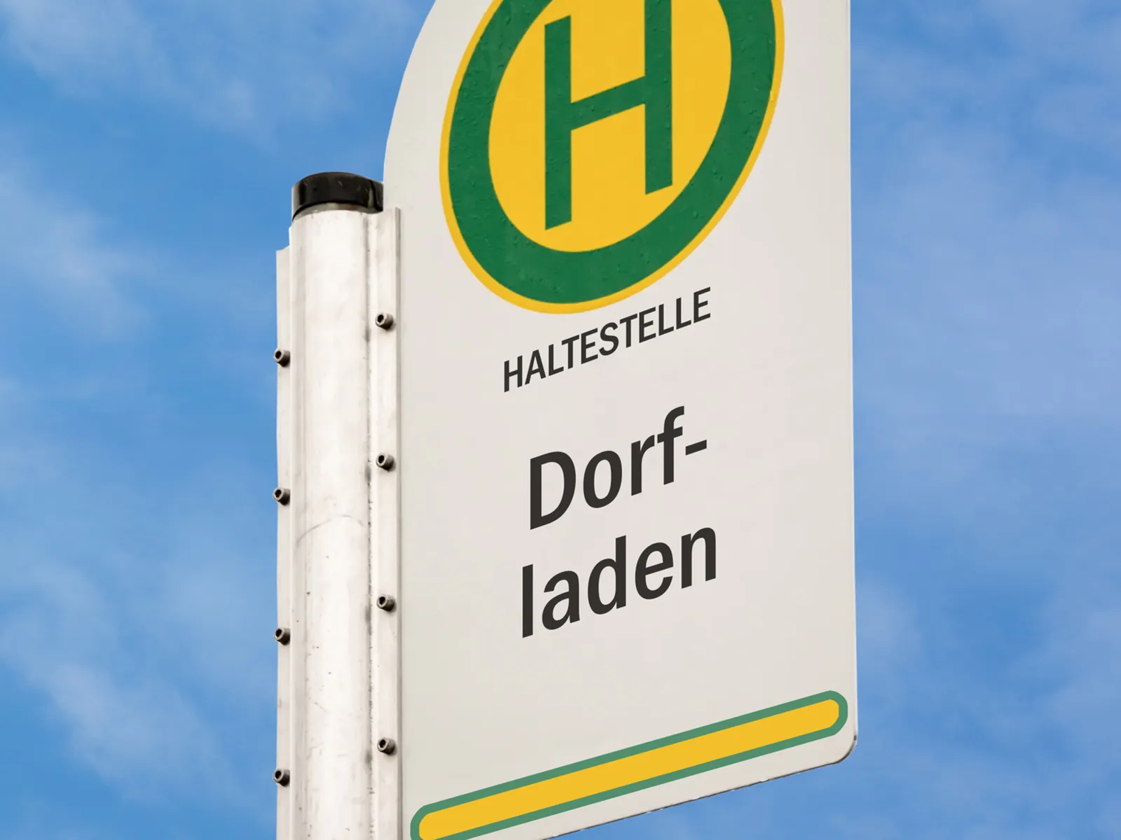 Haltestellenschild mit dem Namen "Dorfladen"