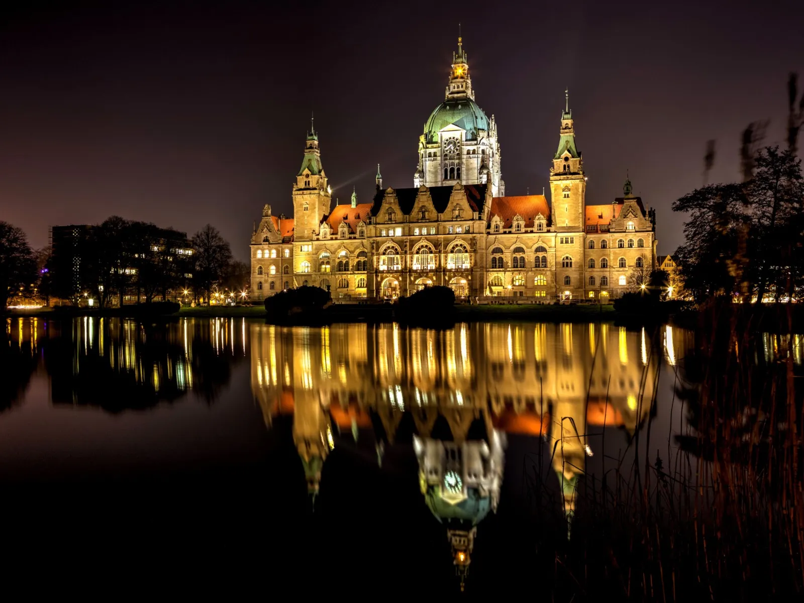 Neues Rathaus bei Nacht